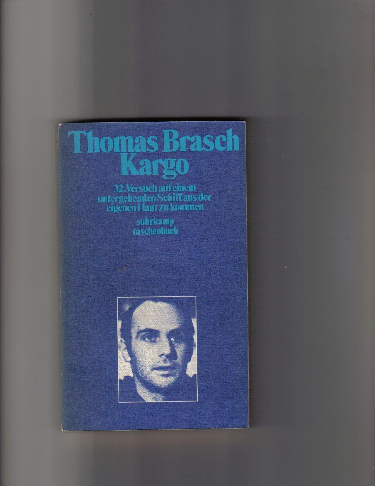 Kargo.: 32. Versuch auf einem untergehenden Schiff aus der eigenen Haut zu kommen. (Suhrkamp Taschenbücher) Learning & Reference