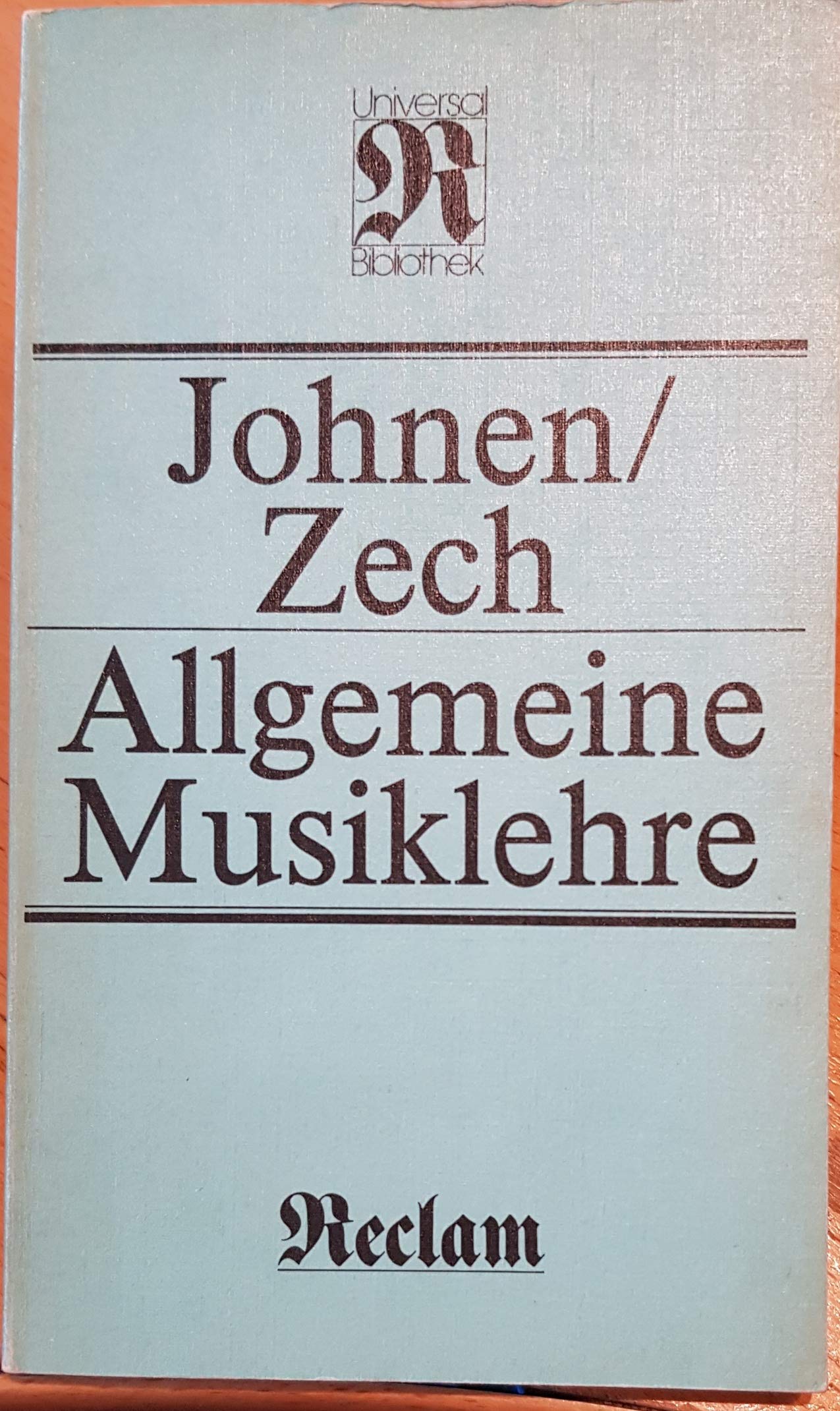 Allgemeine Musiklehre: Mit 233 Notenbeispielen (suhrkamp taschenbuch) Arts & Music