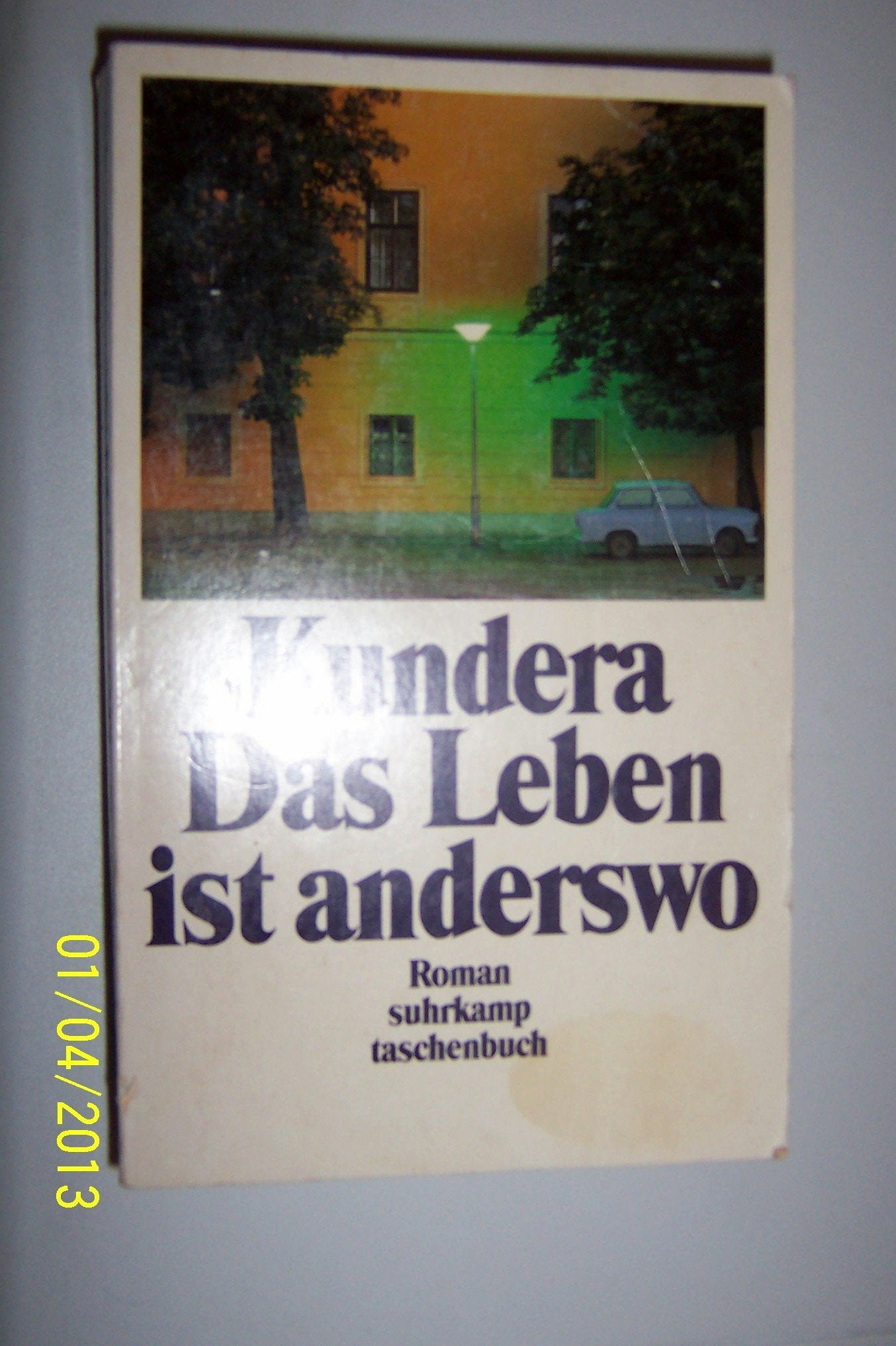 Das Leben ist anderswo: Roman. Mit einem Nachwort des Autors. Aus dem Tschechischen von Susanna Roth (suhrkamp taschenbuch) Contemporary literature