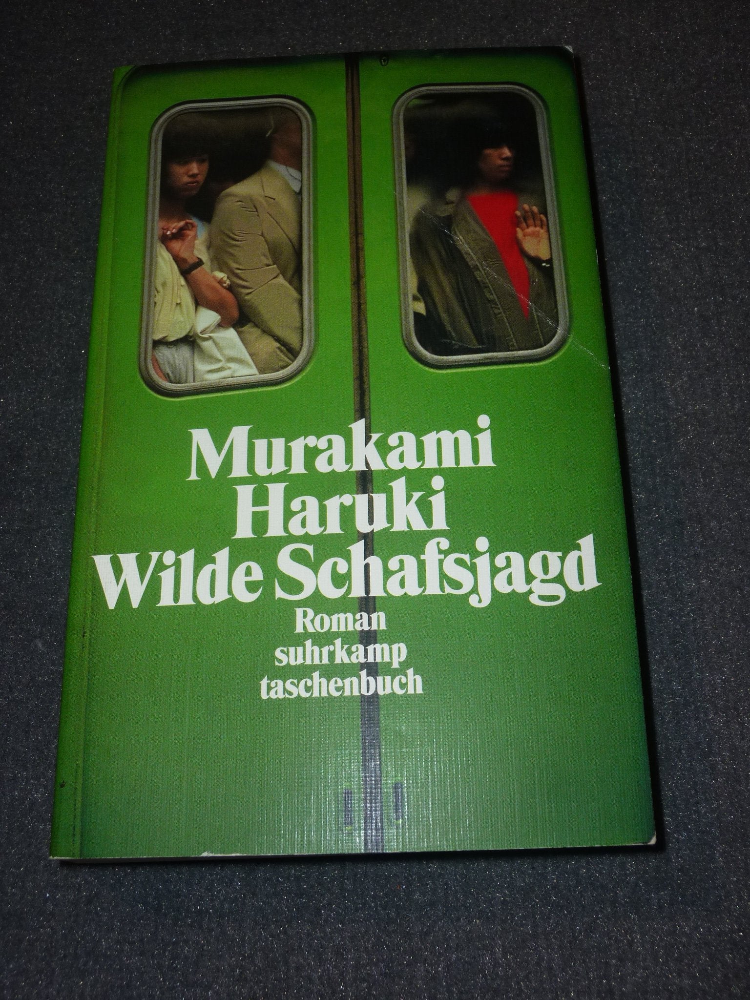 Wilde Schafsjagd: Roman (Suhrkamp Taschenbücher) Fiction