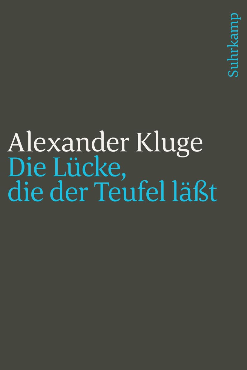 Die Lücke, die der Teufel läßt: Im Umfeld des neuen Jahrhunderts (suhrkamp taschenbuch) Essays & Short Stories