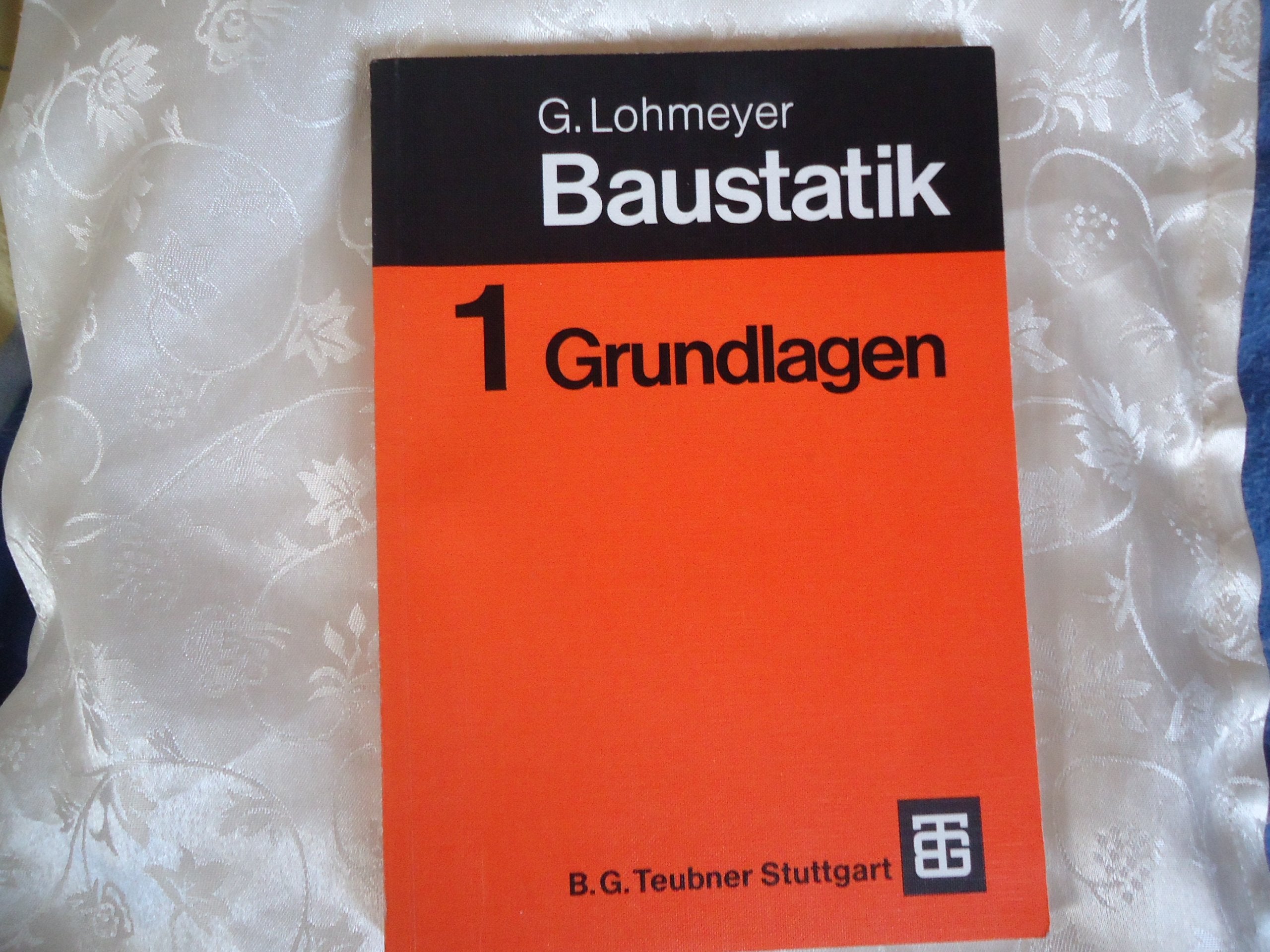 Baustatik. Teil 1 Grundlagen. 4., überarbeitete und erweiterte Auflage. Mit 302 Bildern, 87 Beispielen und 116 Übungsaufgaben. Sauberes Paperback. - 195 S. (pages) Books