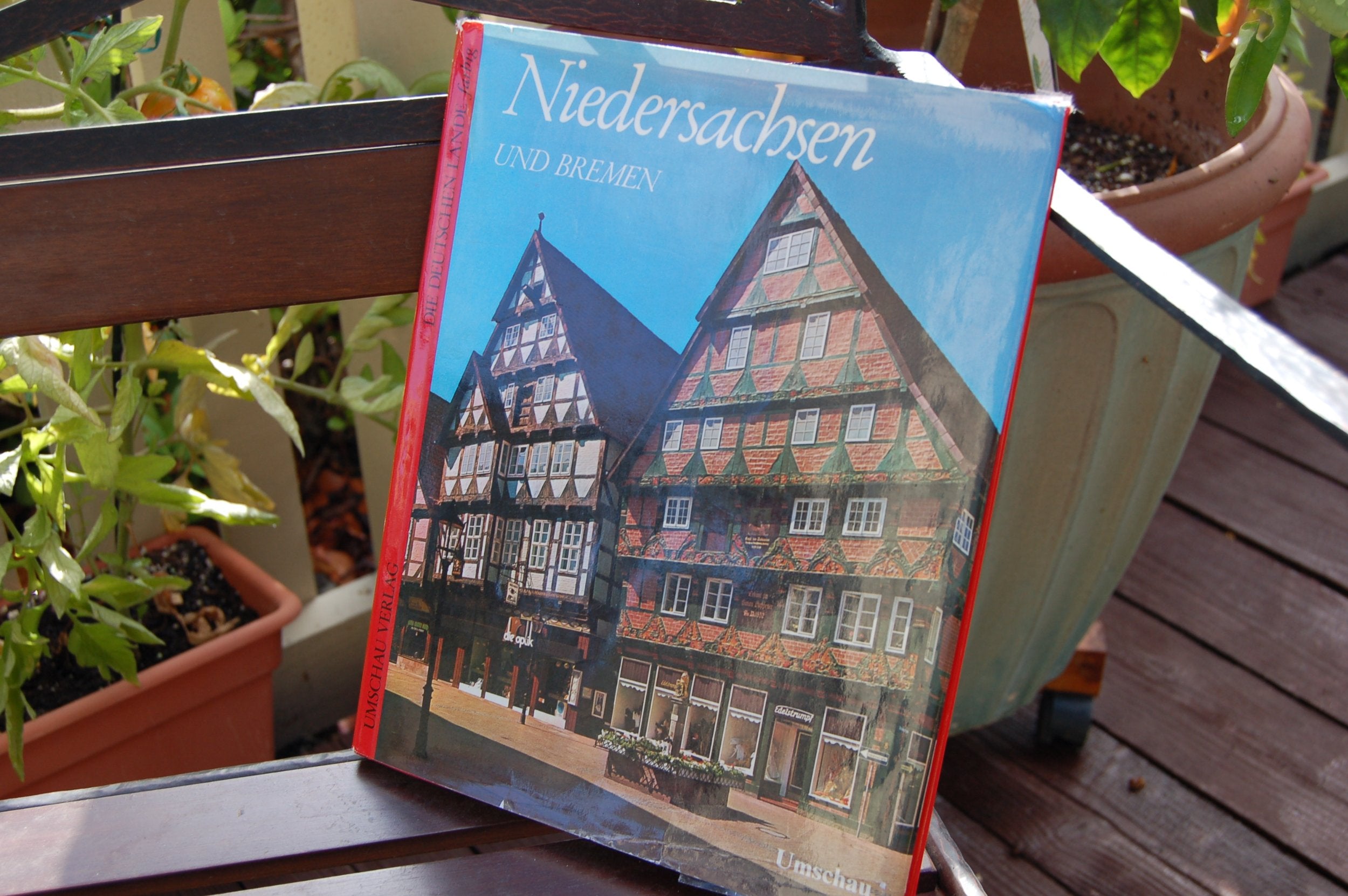 Niedersachsen und Bremen. Lower Saxony and Bremen. La Basse-Saxe et Breme. Books