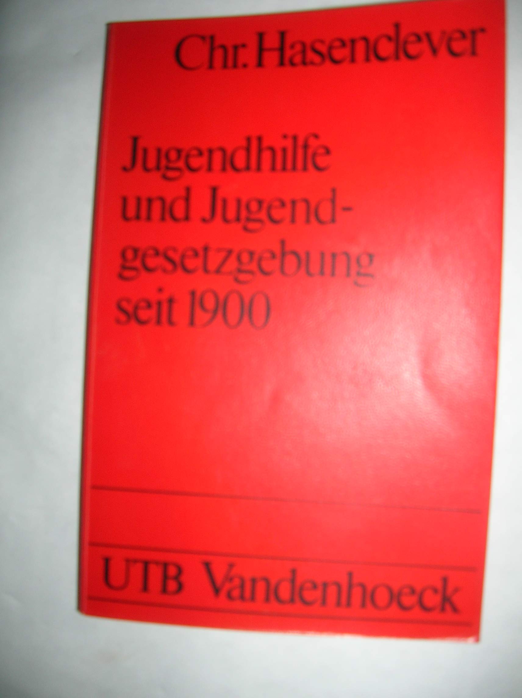Jugendhilfe und Jugendgesetzgebung seit 1900. (UTB S (Small-Format): Uni-Taschenbücher) Law