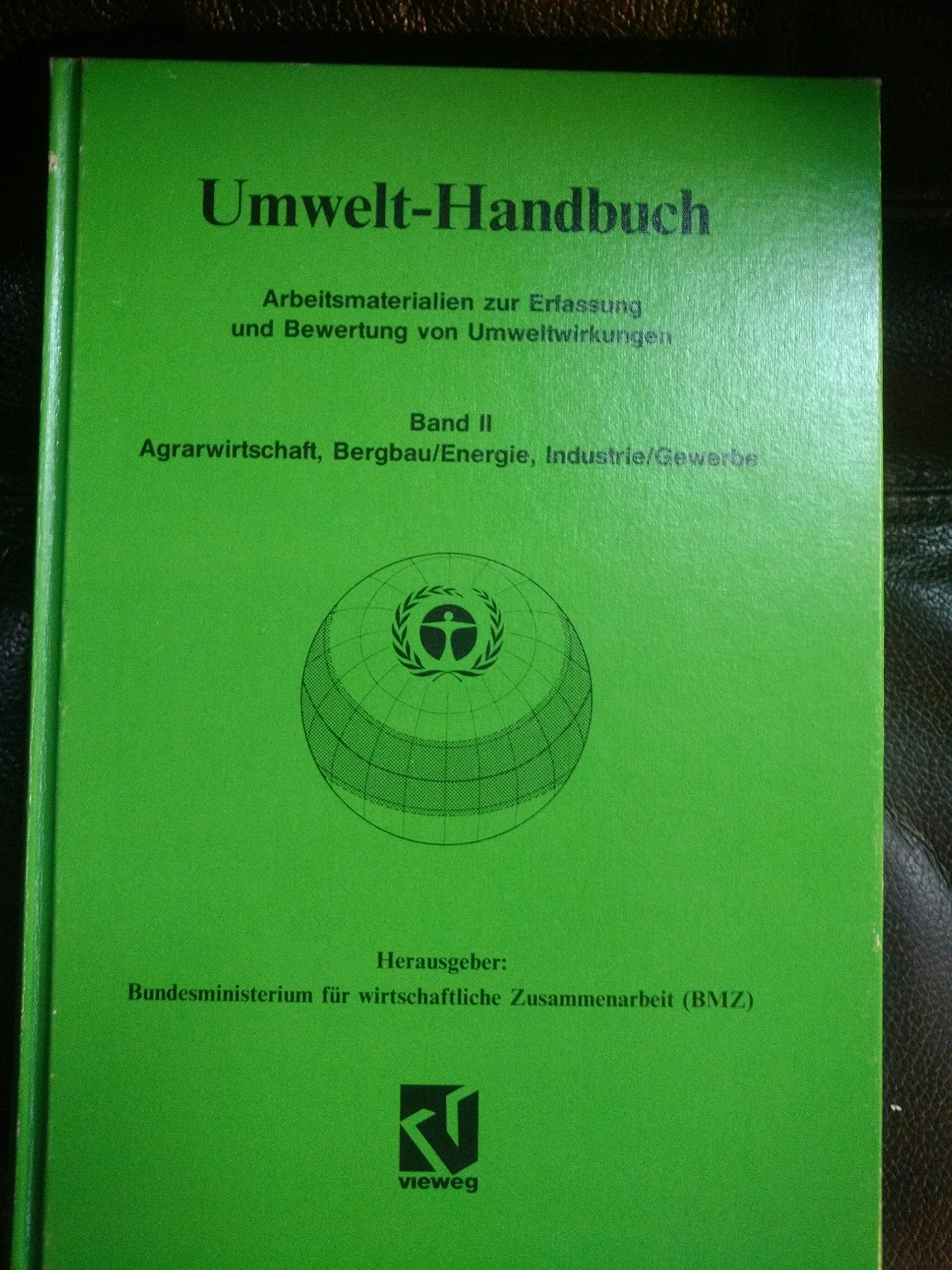 Umwelt-Handbuch: Arbeitsmaterialien zur Erfassung und Bewertung von Umweltwirkungen, 2: Agrarwirtschaft, Bergbau / Energie, Industrie / Gewerbe Books