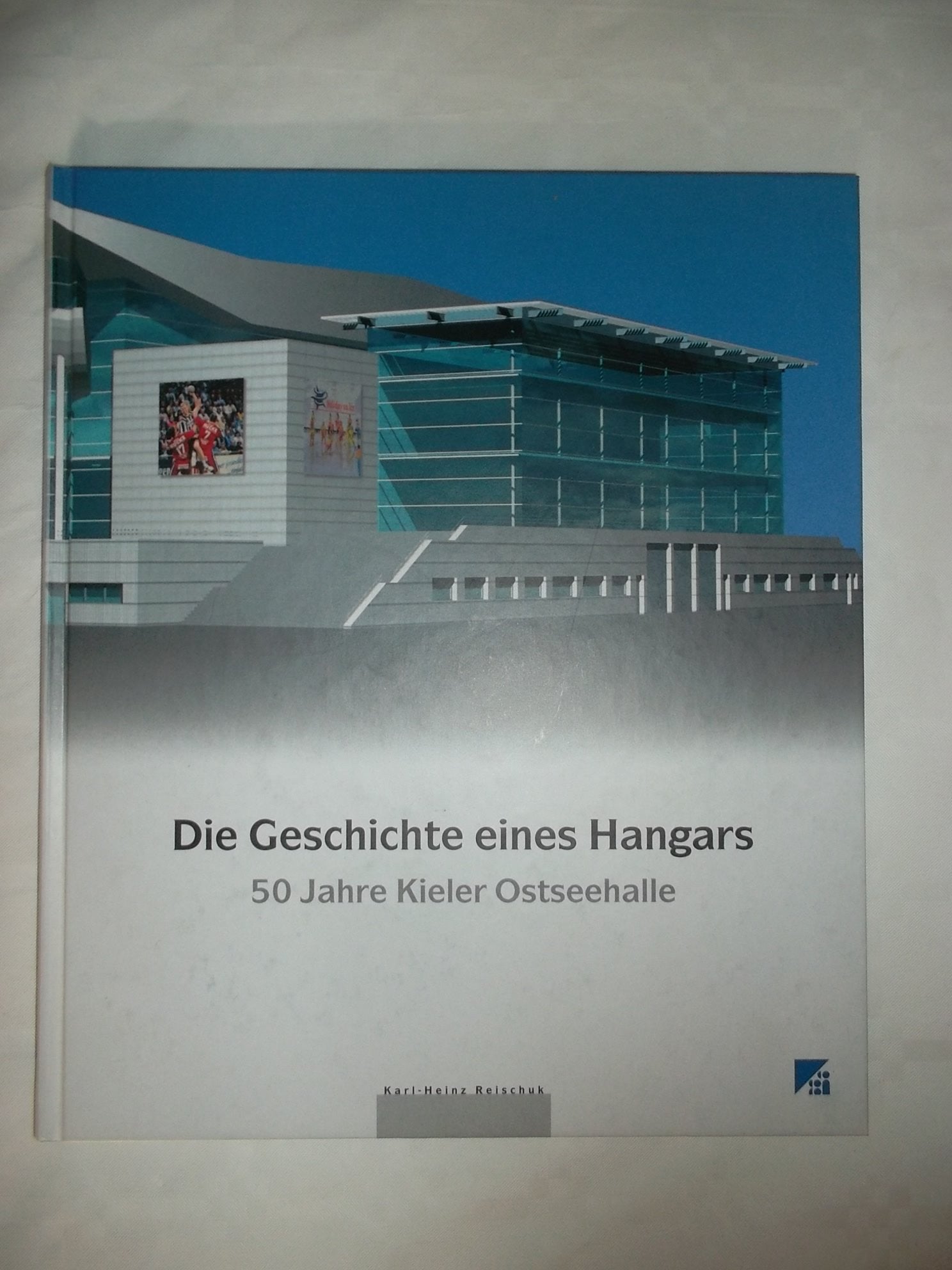 Die Geschichte eines Hangars - 50 Jahre Ostseehalle Kiel Politics & History