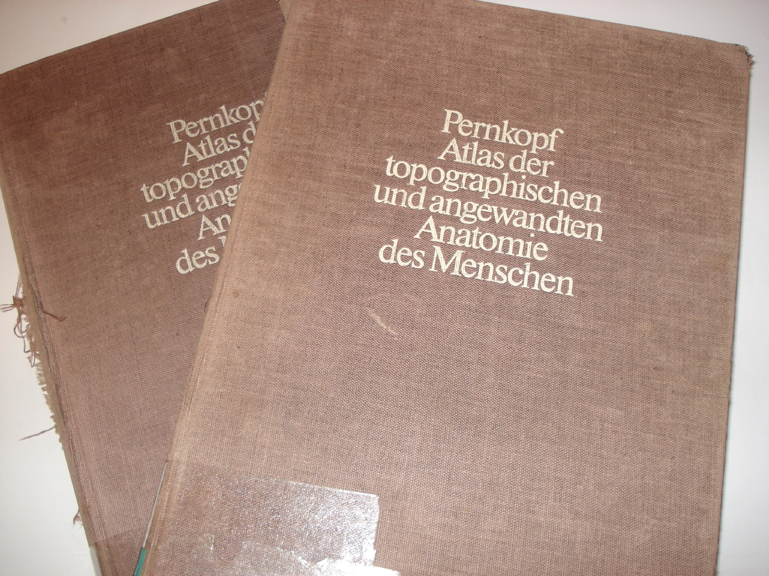 Atlas der topographischen und angewandten Anatomie des Menschen (1. Band: Kopf und Hals und 2. Band: Brust, Bauch und Extremitäten) Books