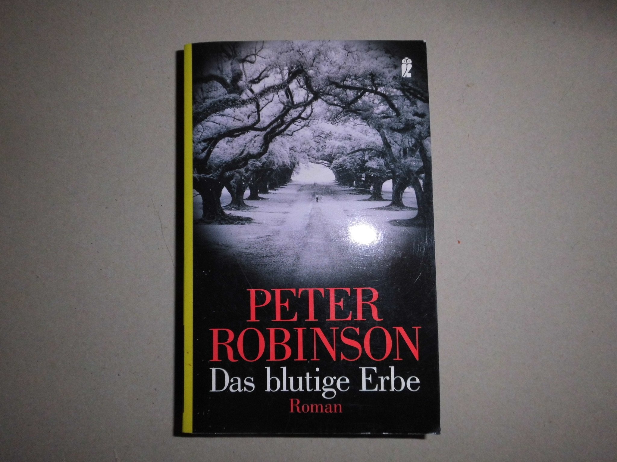 Das blutige Erbe: Roman. Deutsche Erstausgabe Crime & Thrillers