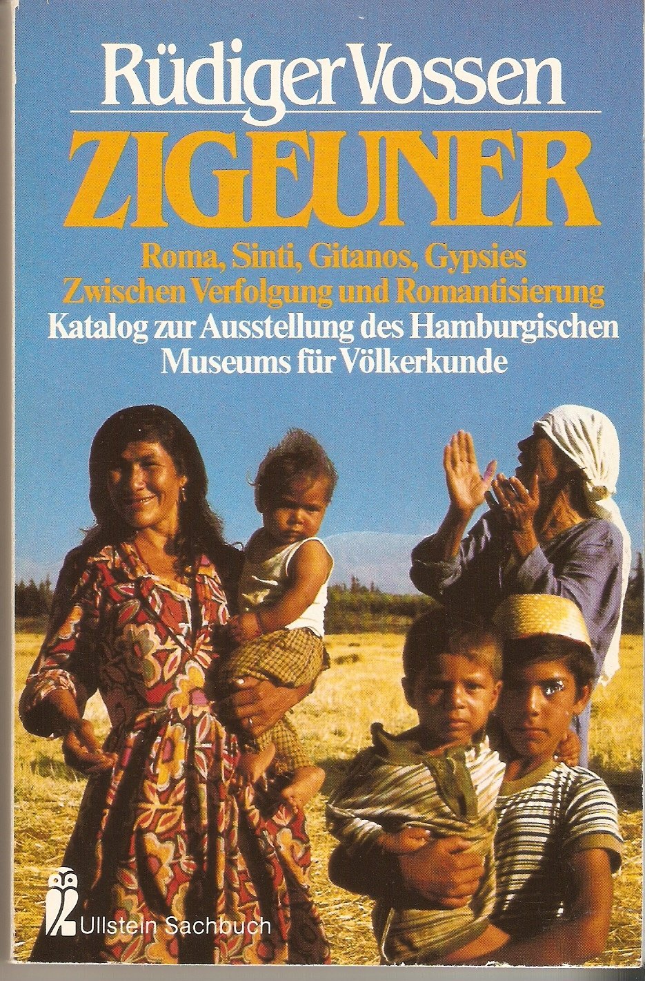 Zigeuner. Roma, Sinti, Gitanos, Gypsies. Zwischen Verfolgung und Romantisierung. Katalog zur Ausstellung des Hamburgischen Museums für Völkerkunde. General education
