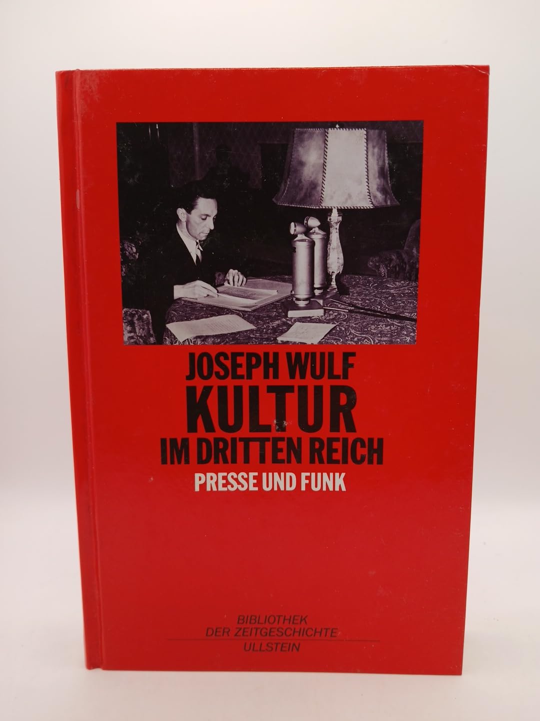 Presse und Funk im Dritten Reich : eine Dokumentation. Books