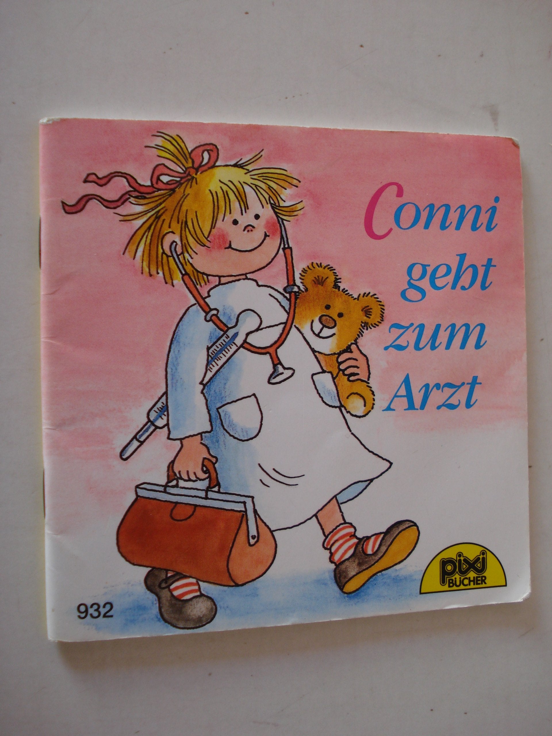 Conni 'nin doktor ziyareti - Conni geht zum Arzt: Dt./ türk. (Lesemaus) Books