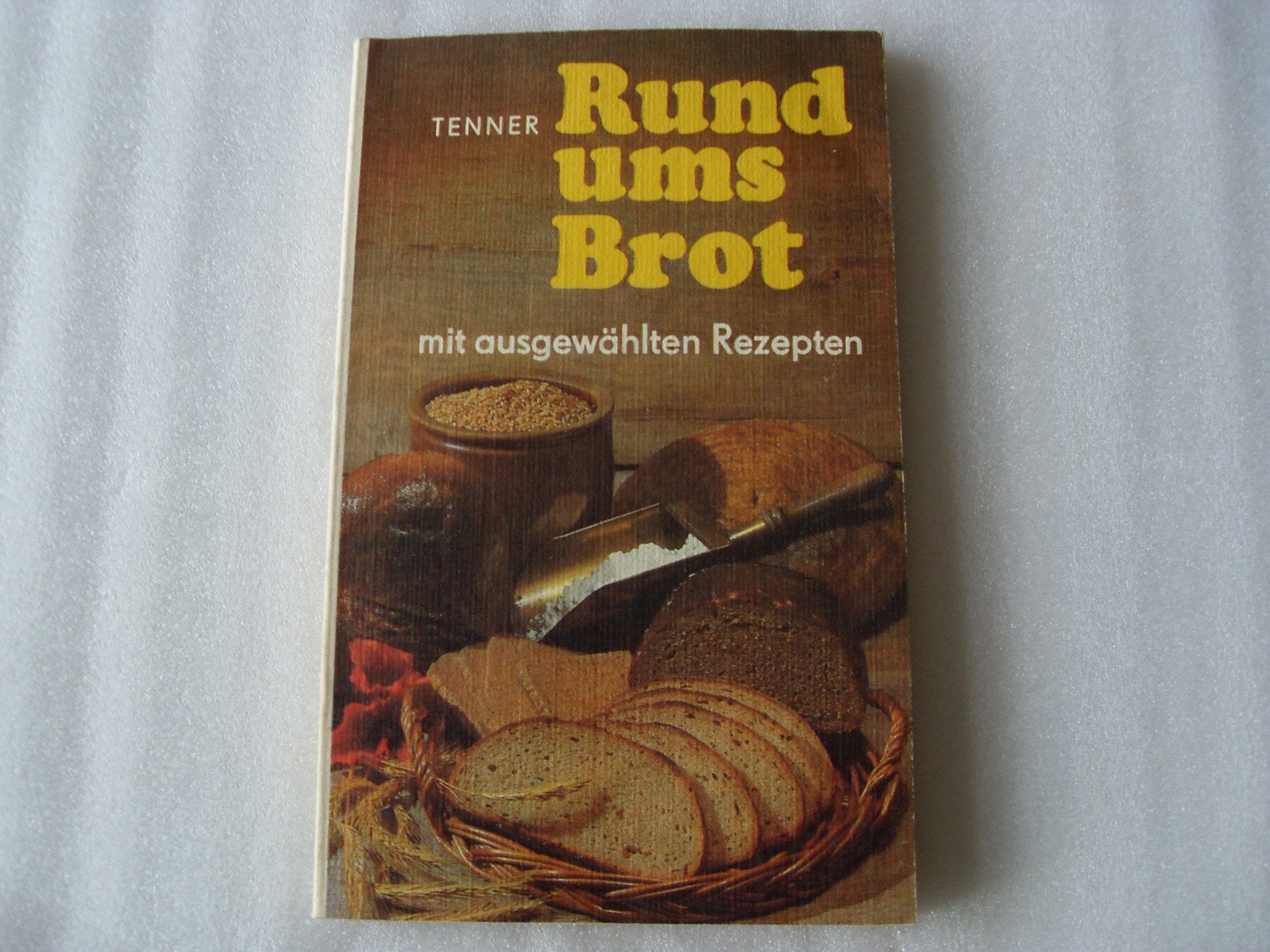 Wörterbuch linguistische Grundbegriffe. Books