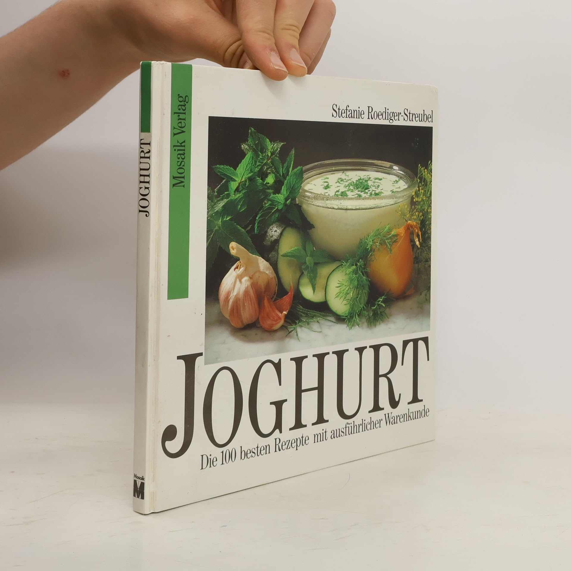Joghurt : die hundert besten Rezepte mit ausführlicher Warenkunde. Books
