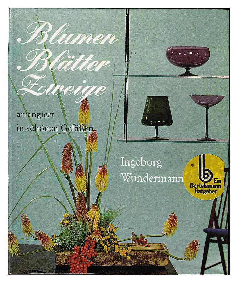 Blumen, Blätter, Zweige, arrangiert in schönen Gefäßen Books