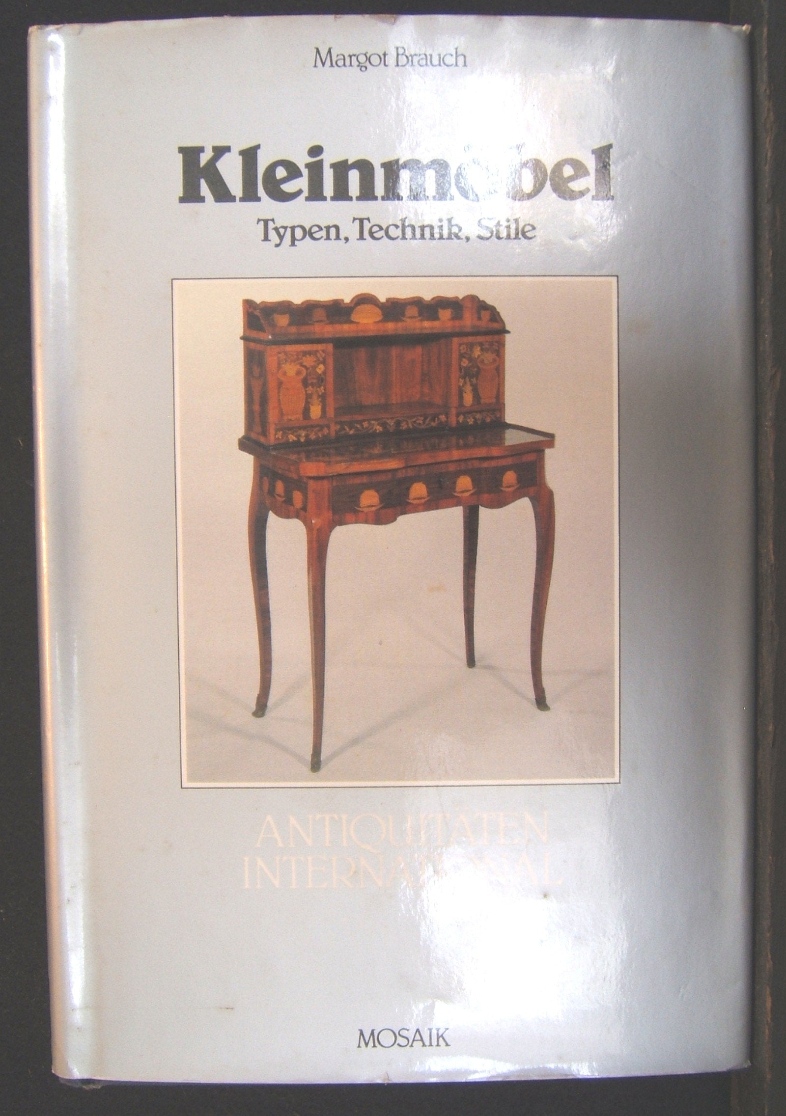 Kleinmöbel. Books