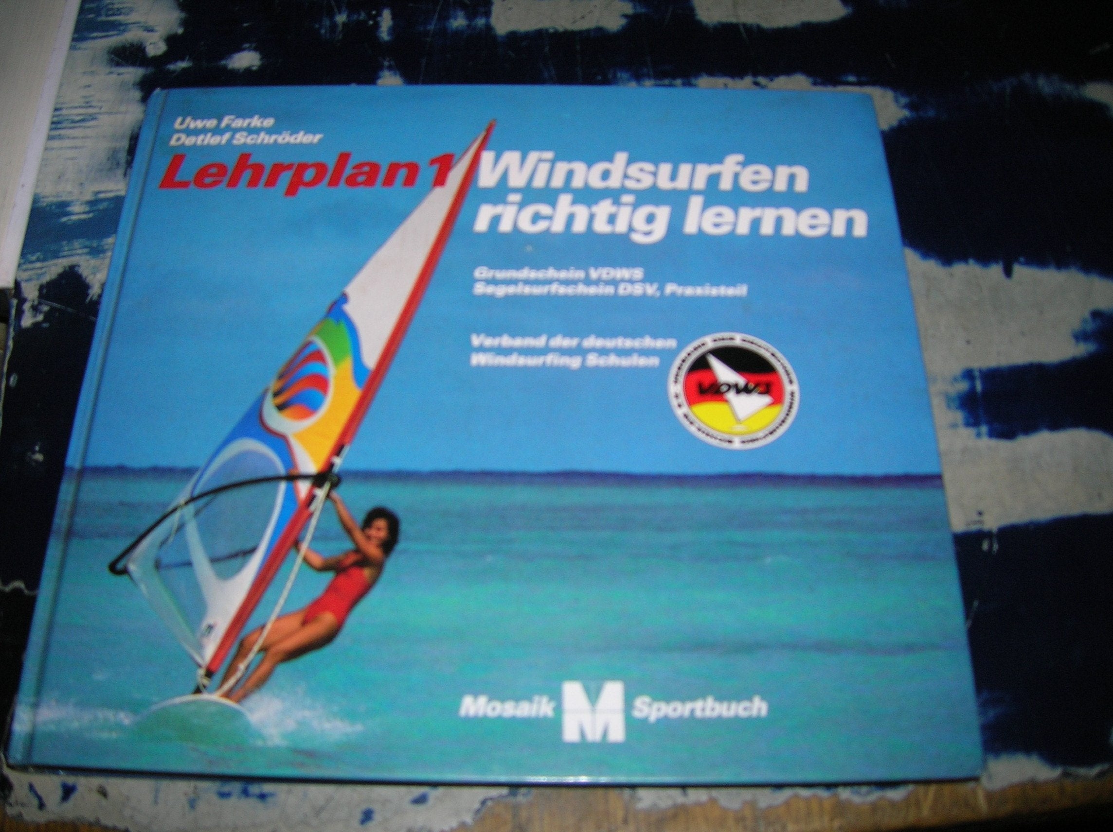 Windsurfen richtig lernen : Grundschulung Lehrplan 1, VDWS ; Grundschein VDWS ; Segelsurfschein DSV ; Praxisteil. Books