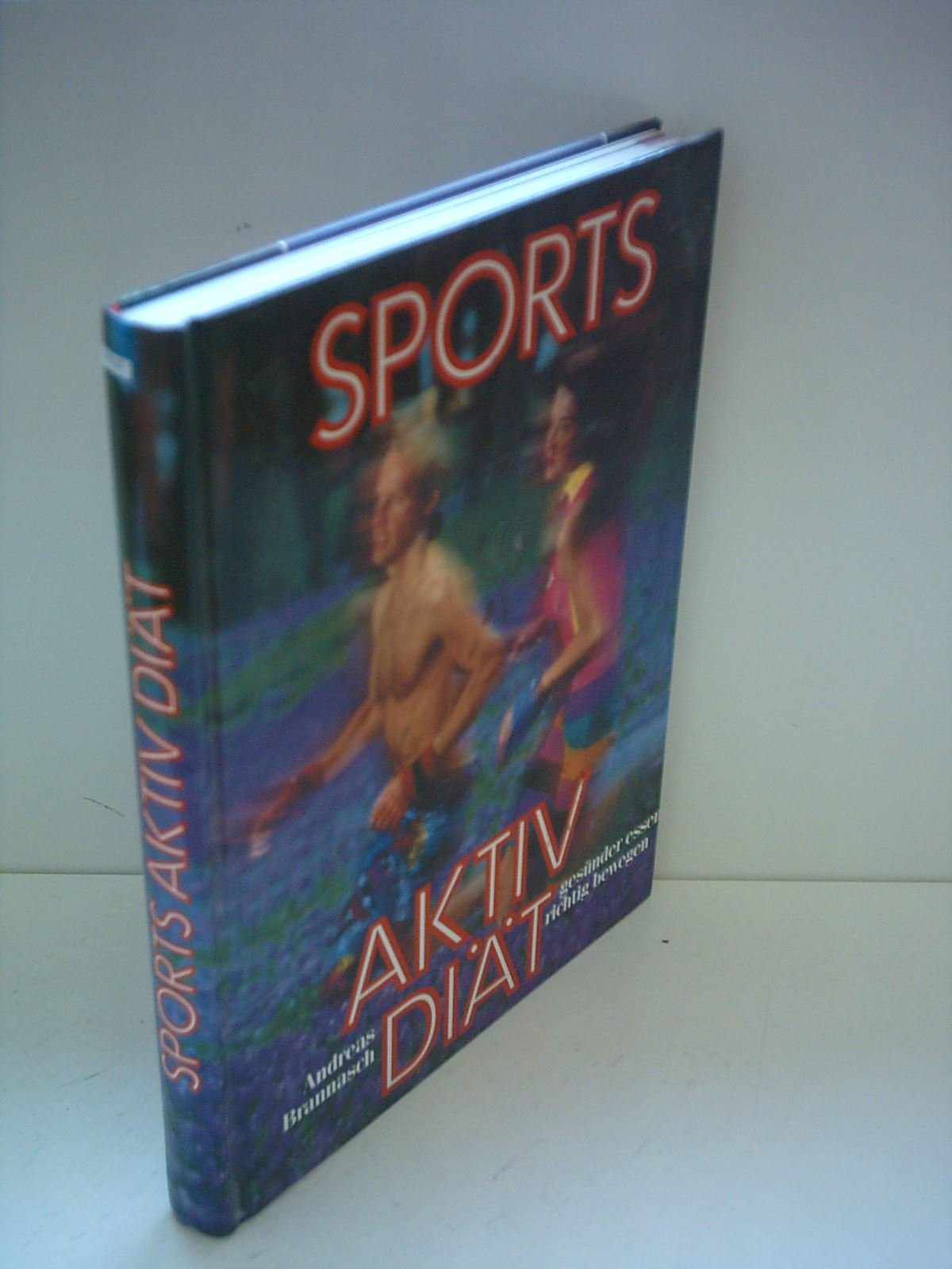 Aktiv Diät. Die Fitneß kommt. Die Sports-Aktiv-Diät will Sie durch die Kombination von ausgewogener Ernährung und Bewegung zu einem neuen Wohlbefinden führen. Eine Publikation von SPORTS. Books