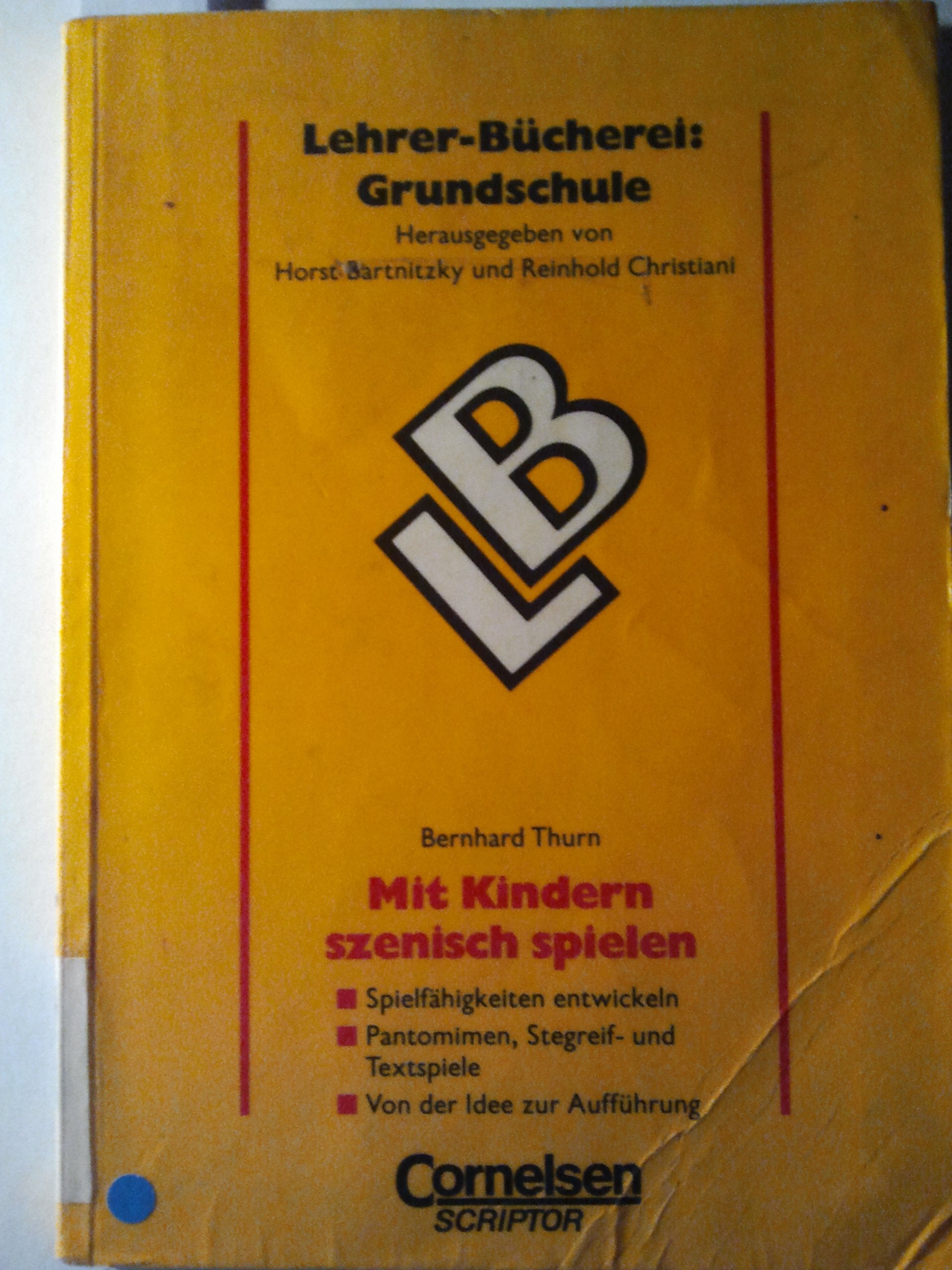 Lehrerbücherei Grundschule: Mit Kindern szenisch spielen. Spielfähigkeit entwickeln, Pantomimen, Stegreif-und Textspiele, Von der Idee zur Aufführung Education & Training