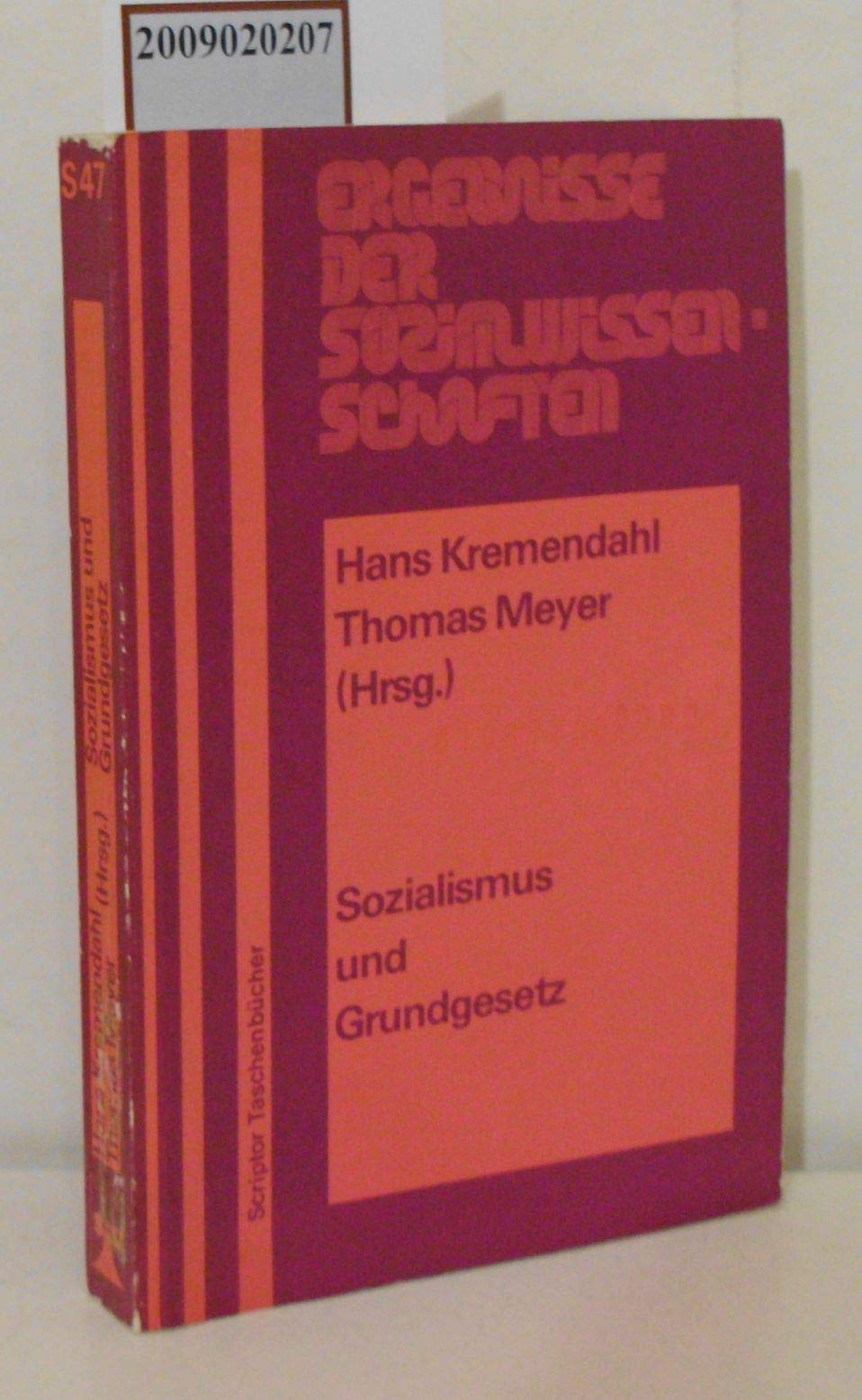Sozialismus und Grundgesetz. Books