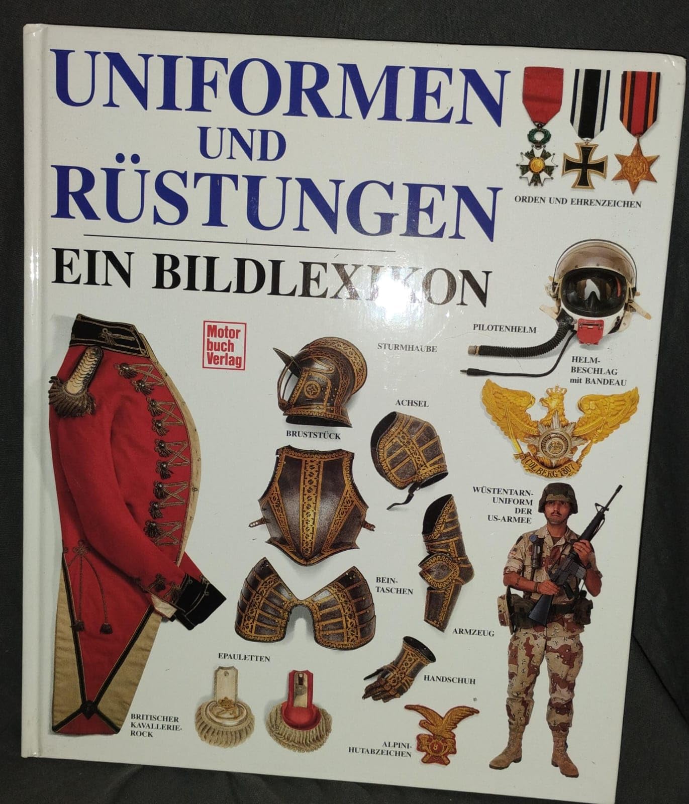 Uniformen und Rüstungen: Ein Bildlexikon Film, Art & Culture