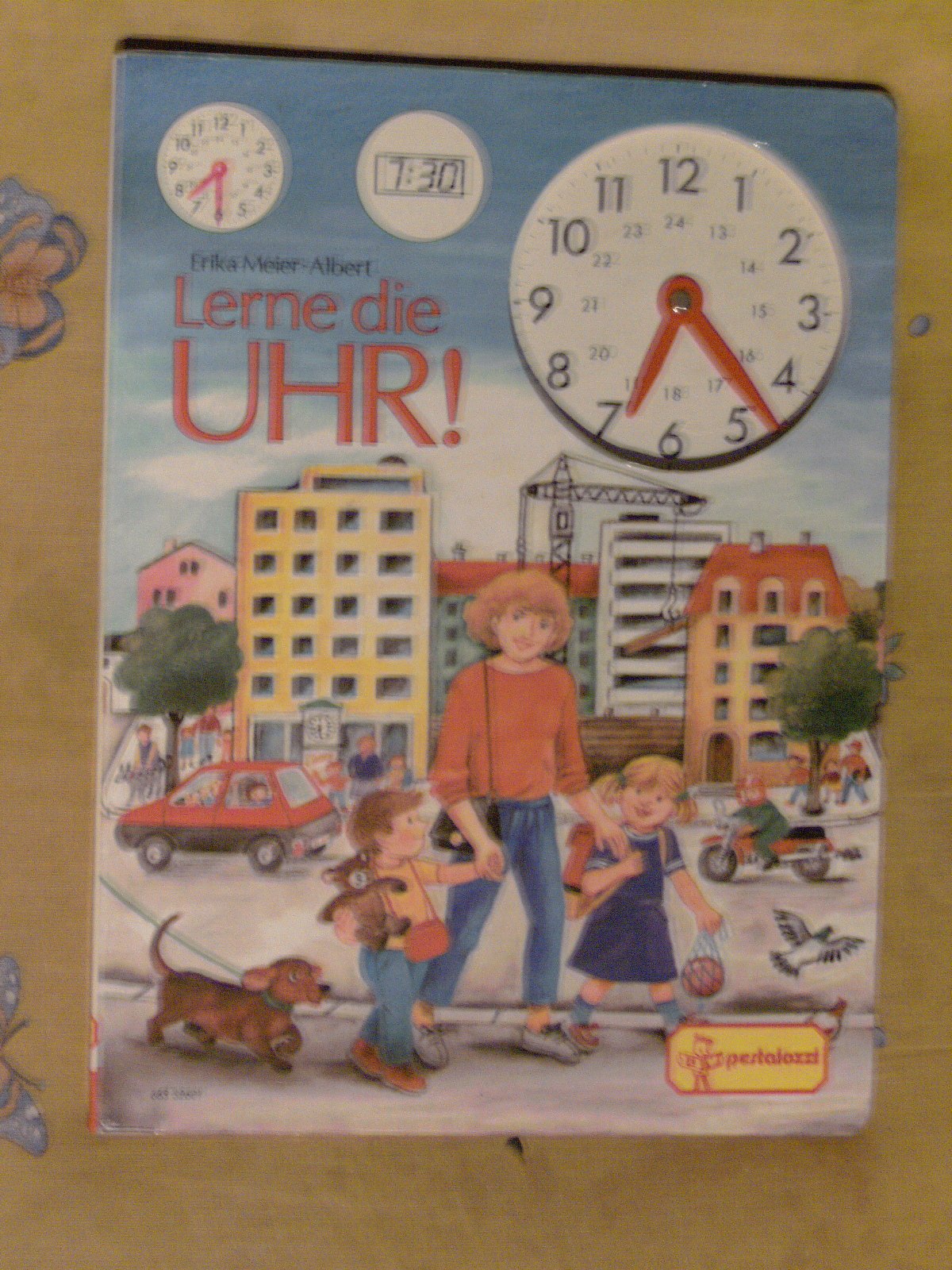 Lerne die Uhr. Mit ausgestanzter Uhr mit drehbaren Zeigern Books