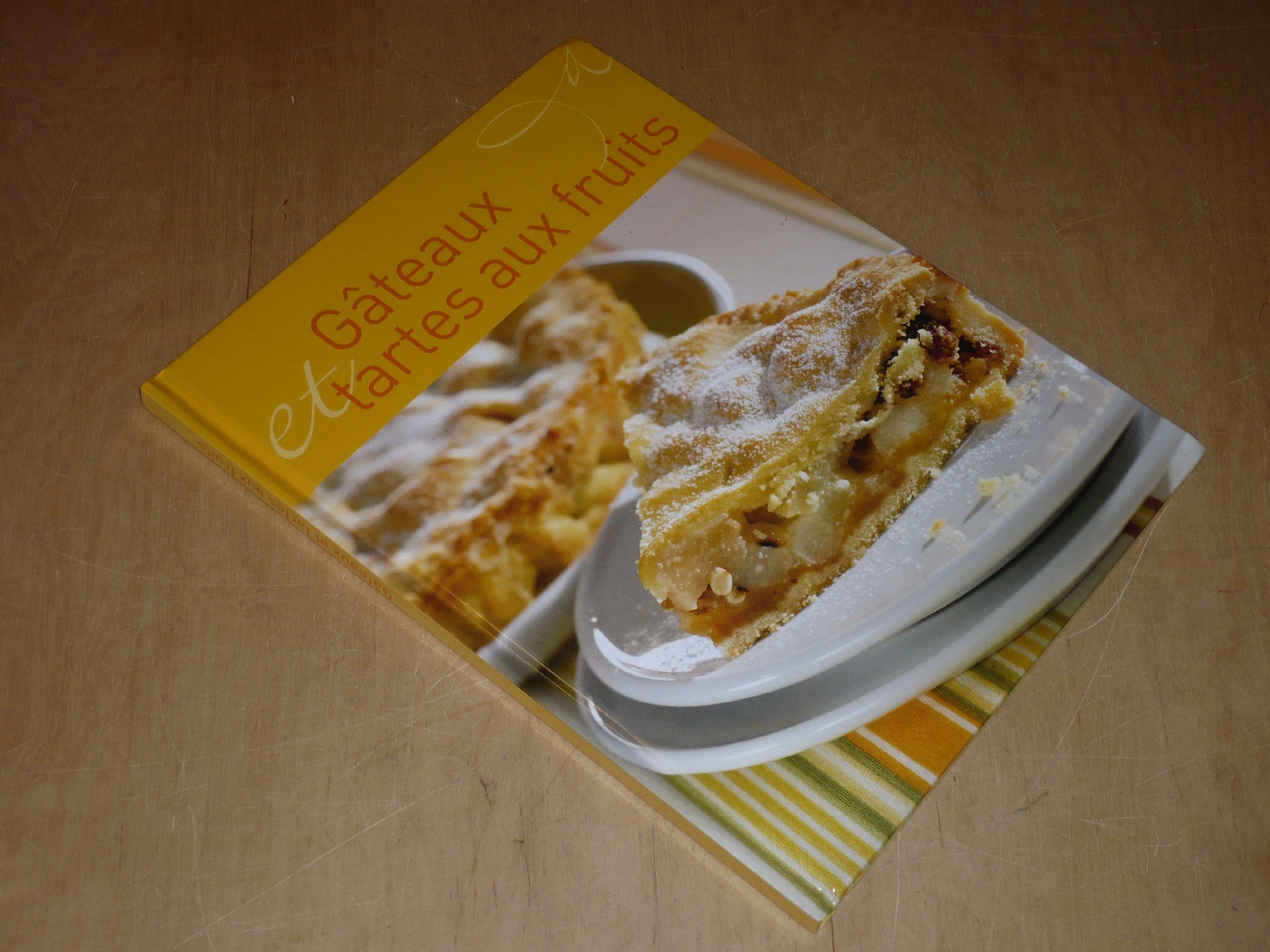 GATEAUX & TARTES AUX FRUITS / Naumann & Gobel book