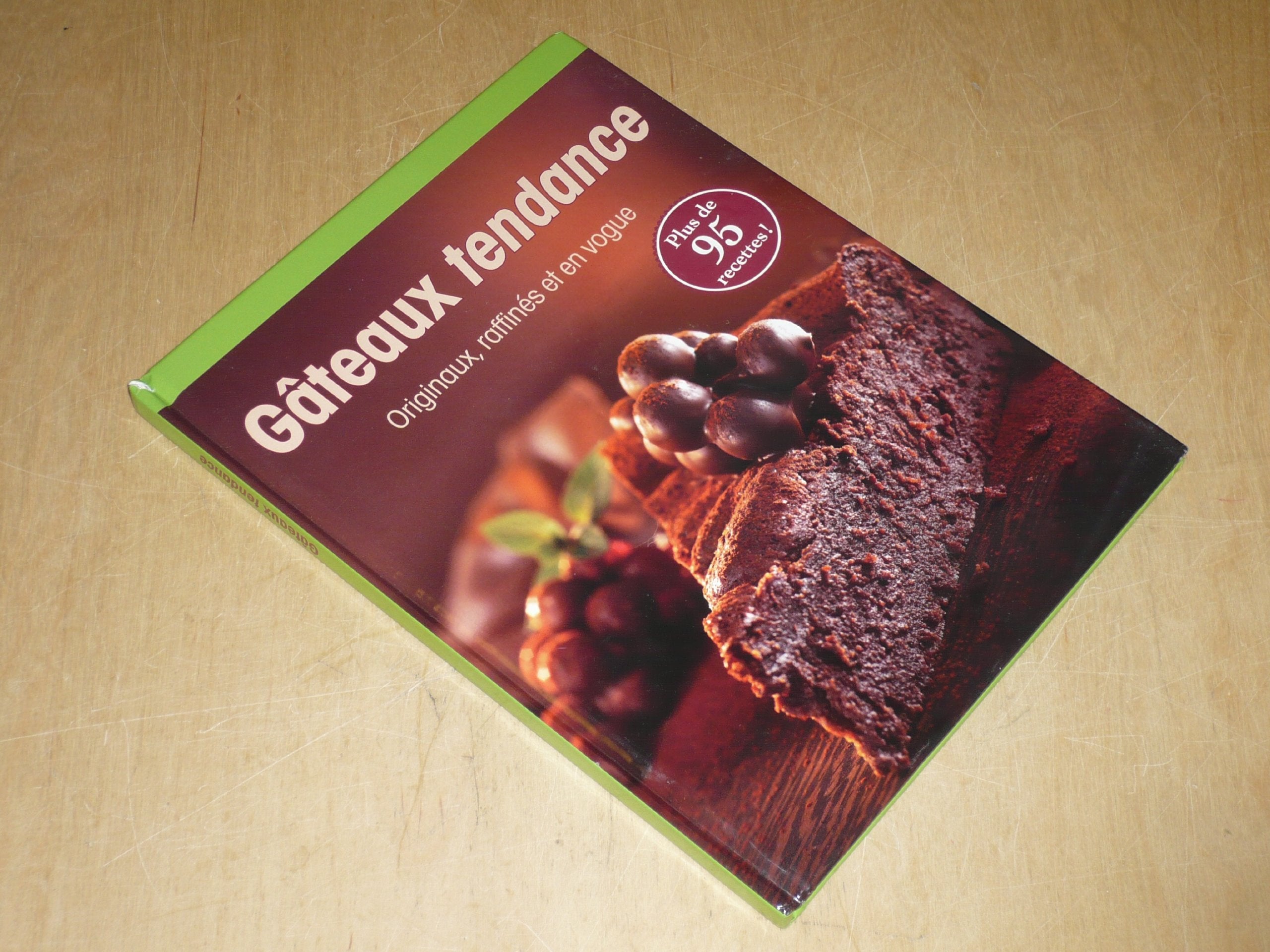 GATEAUX TENDANCE Originaux, raffinés & en vogue / Naumann & Gobel / Plus de 95 Recettes! book