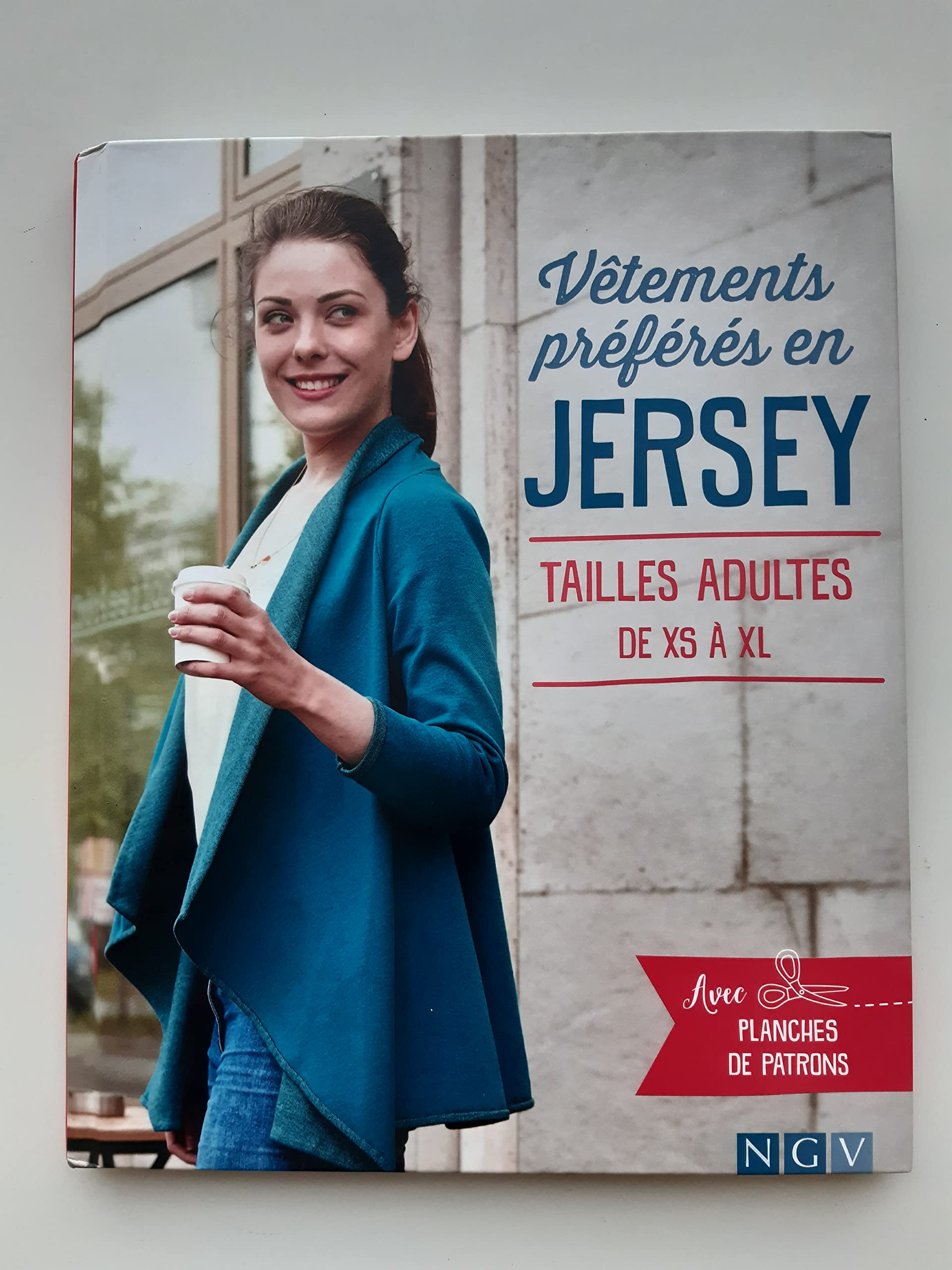 VETEMENTS PREFERES EN JERSEY . TAILLES ADULTES DE XS A XL Books