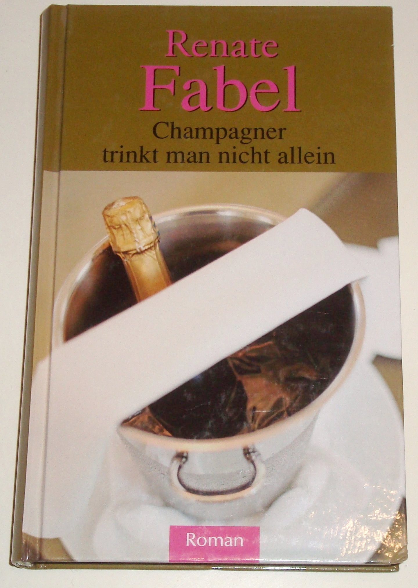 Champagner trinkt man nicht allein - Eine heitere Liebesgeschichte : Roman ; Classics