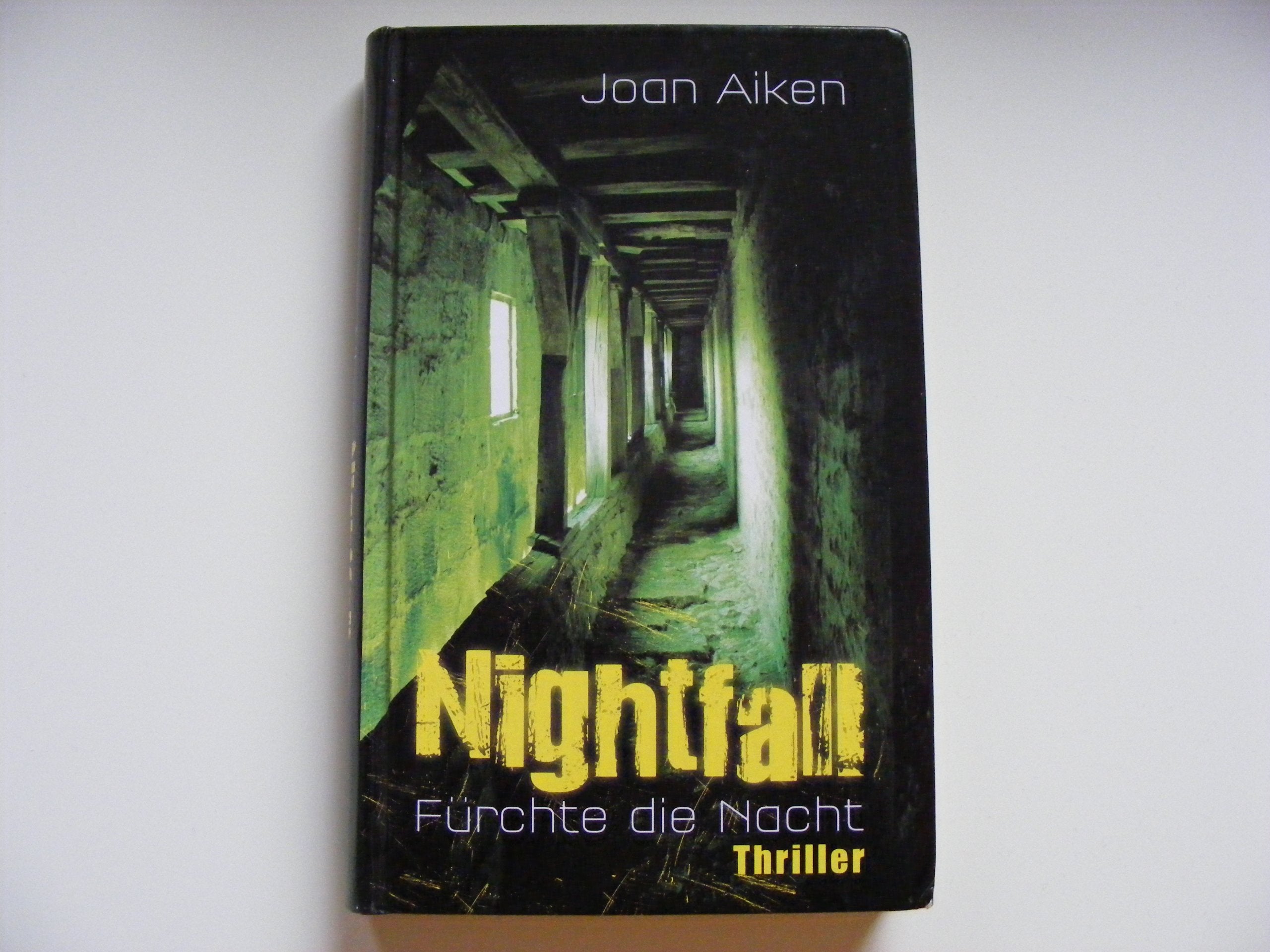 Nightfall. Fürchte die Nacht. Books