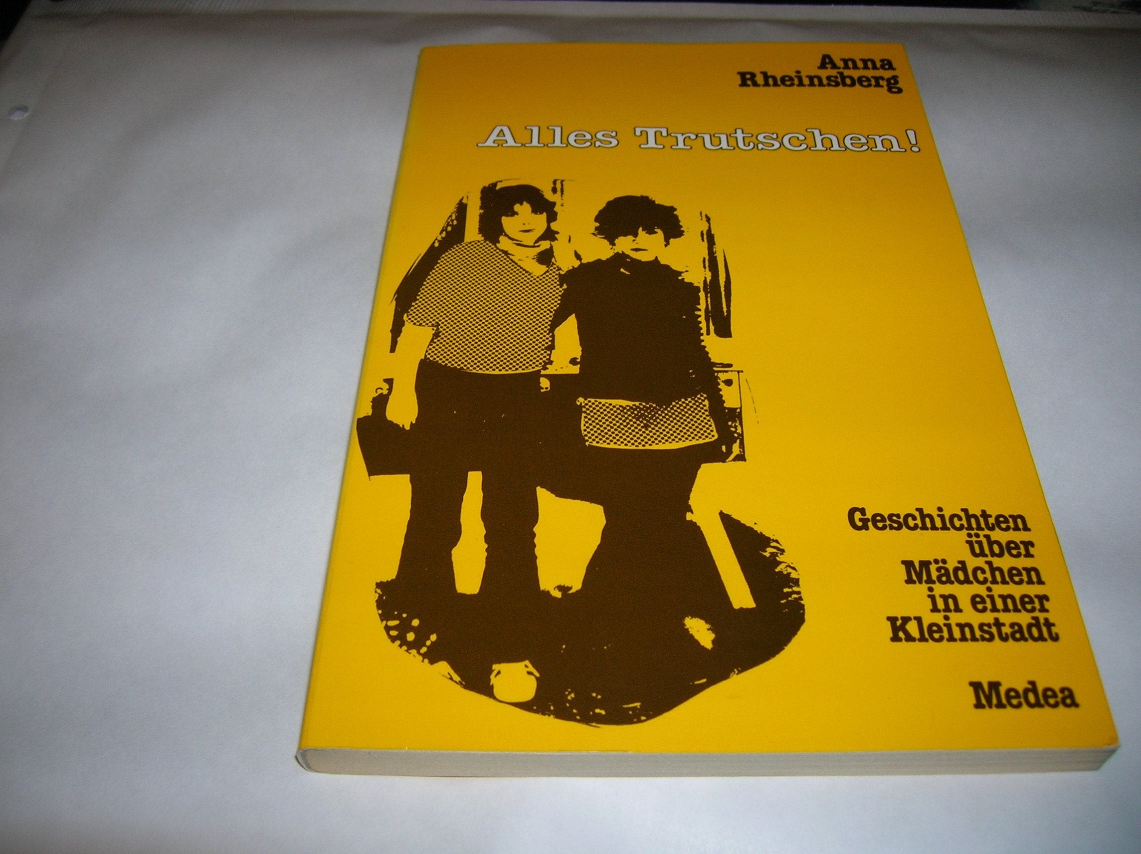 Alles Trutschen. (7445 660). Geschichten über Mädchen in einer Kleinstadt. Books