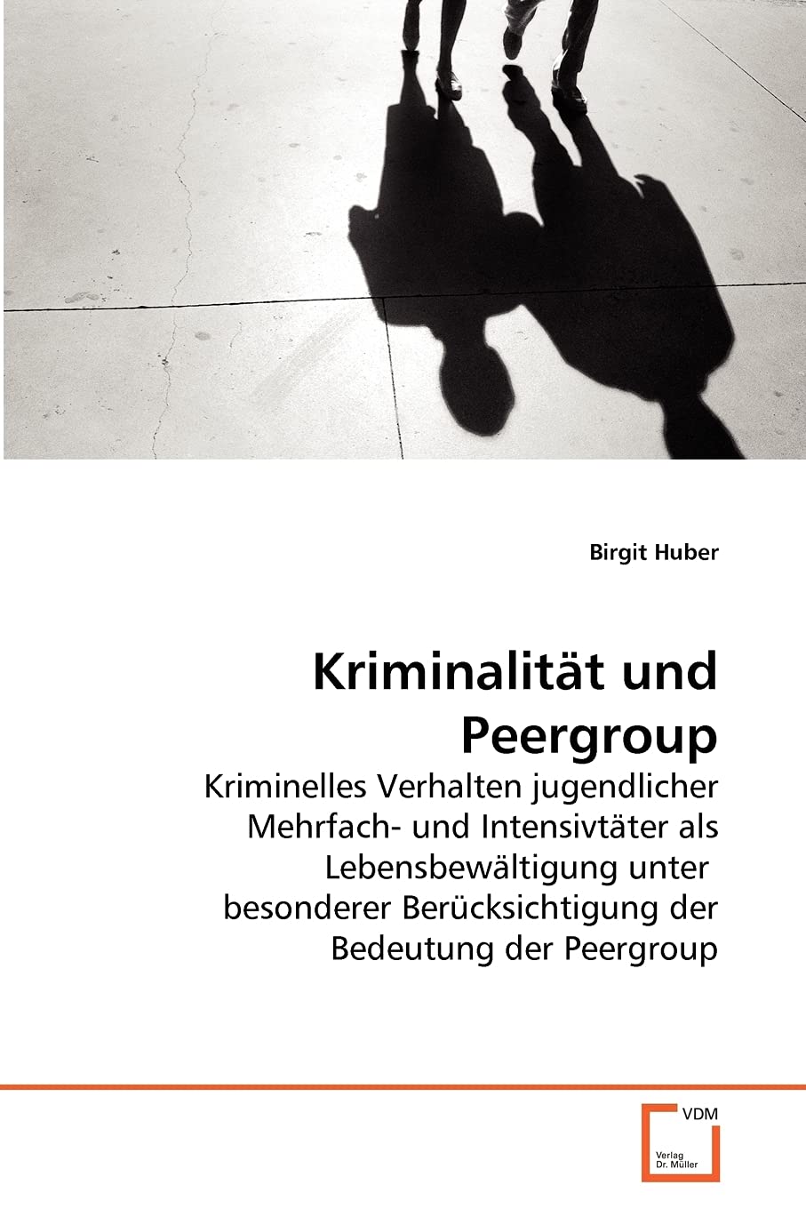 Kriminalität und Peergroup: Kriminelles Verhalten jugendlicher Mehrfach- und Intensivtäter als Lebensbewältigung unter besonderer Berücksichtigung der Bedeutung der Peergroup Education & Training