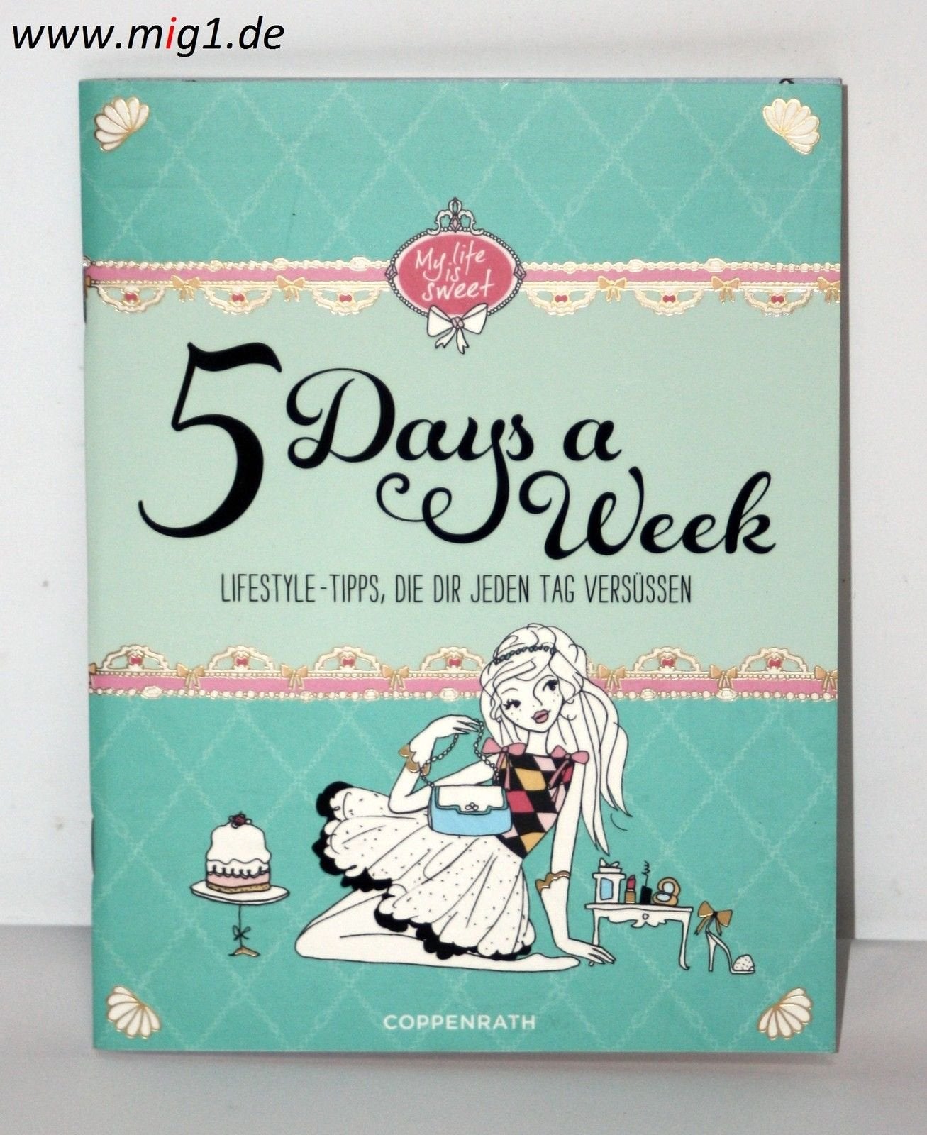 5 Days a Week Living & Furnishing Books