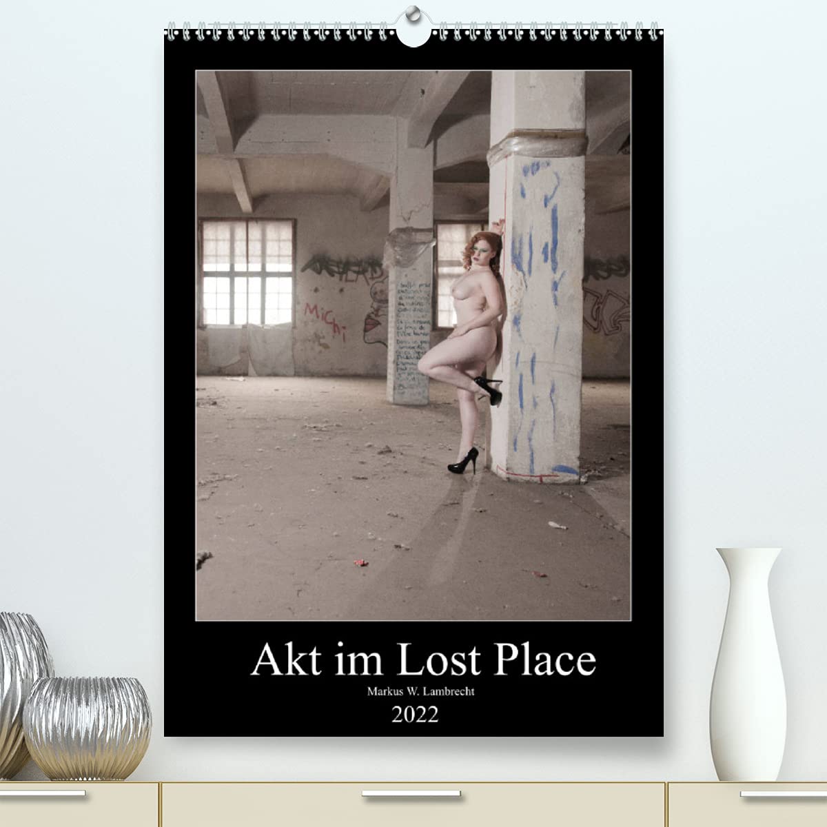 Akt im Lost Place (Premium, hochwertiger DIN A2 Wandkalender 2022, Kunstdruck in Hochglanz): Verlassene Orte und ein attraktives Model - eine ... 14 Seiten ) (CALVENDO Menschen) Calendars