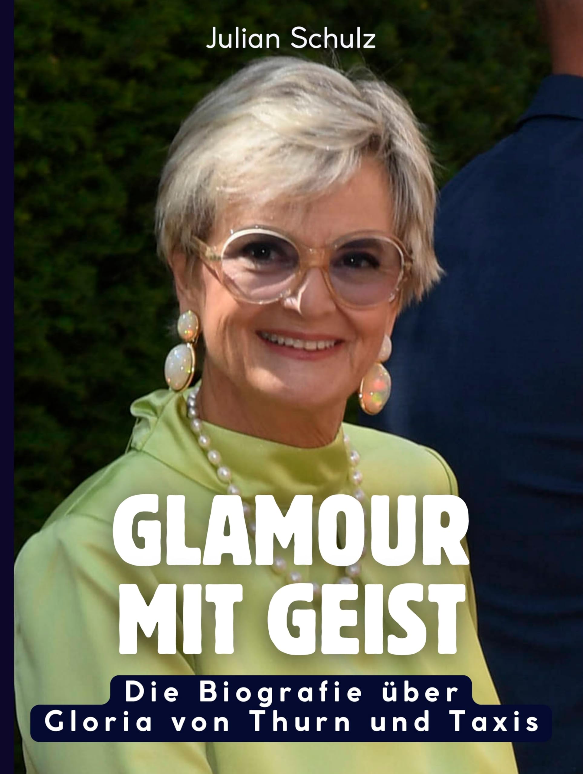 Glamour mit Geist: Die Biografie über Gloria von Thurn und Taxis. Komplett in Farbe Art & Literature
