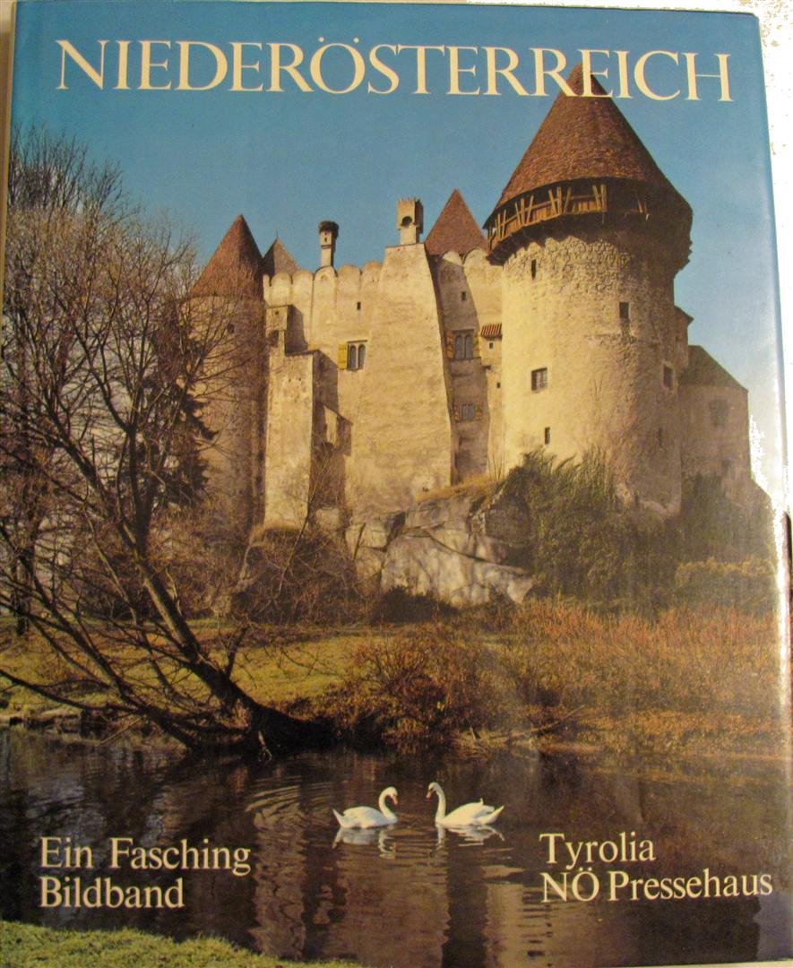 Niederösterreich : in Farben , mit mehrsprachiger Einführung und mehrsprachigen Bildtexten. Books