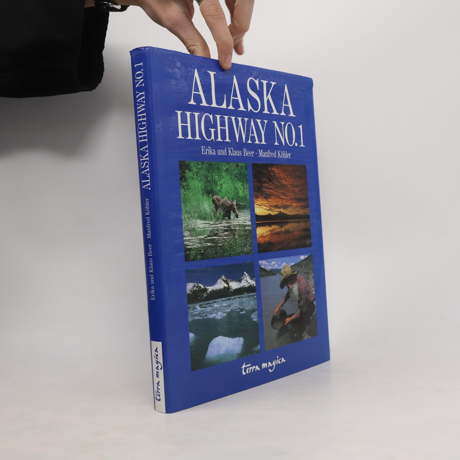Alaska Highway No.1 Travel Books