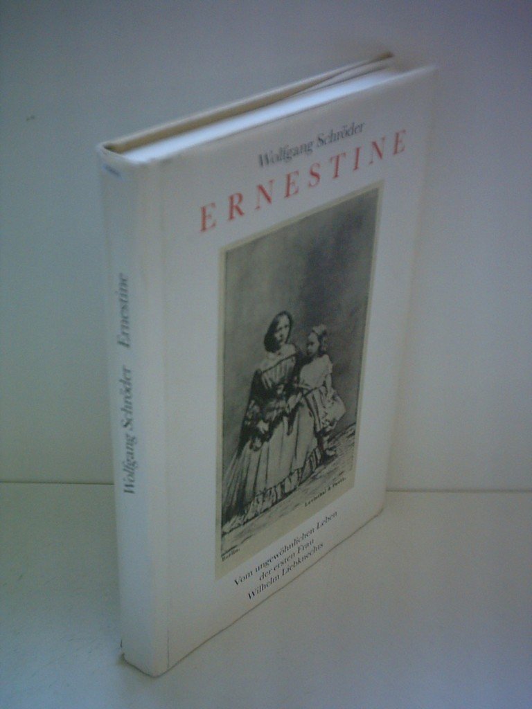 Ernestine. Vom ungewöhnlichen Leben der ersten Frau Wilhelm Liebknechts. Eine dokumentarische Erzählung Memories