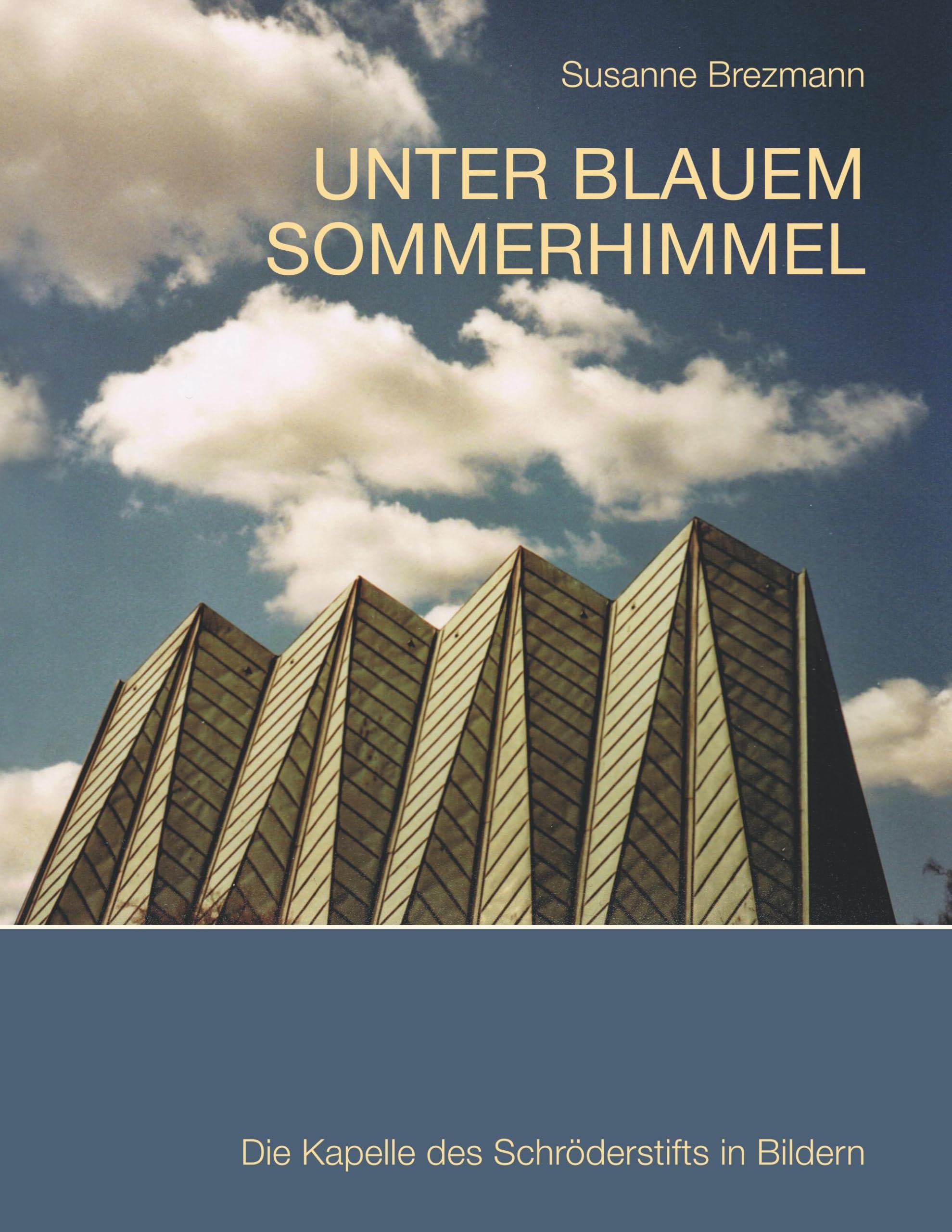 Unter blauem Sommerhimmel Architecture