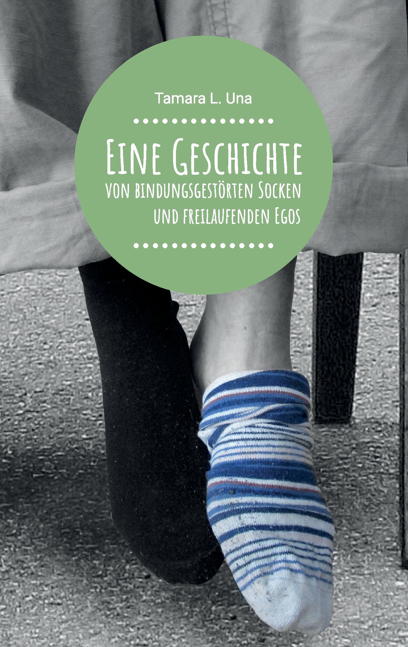 Eine Geschichte von bindungsgestörten Socken und freilaufenden Egos Contemporary literature