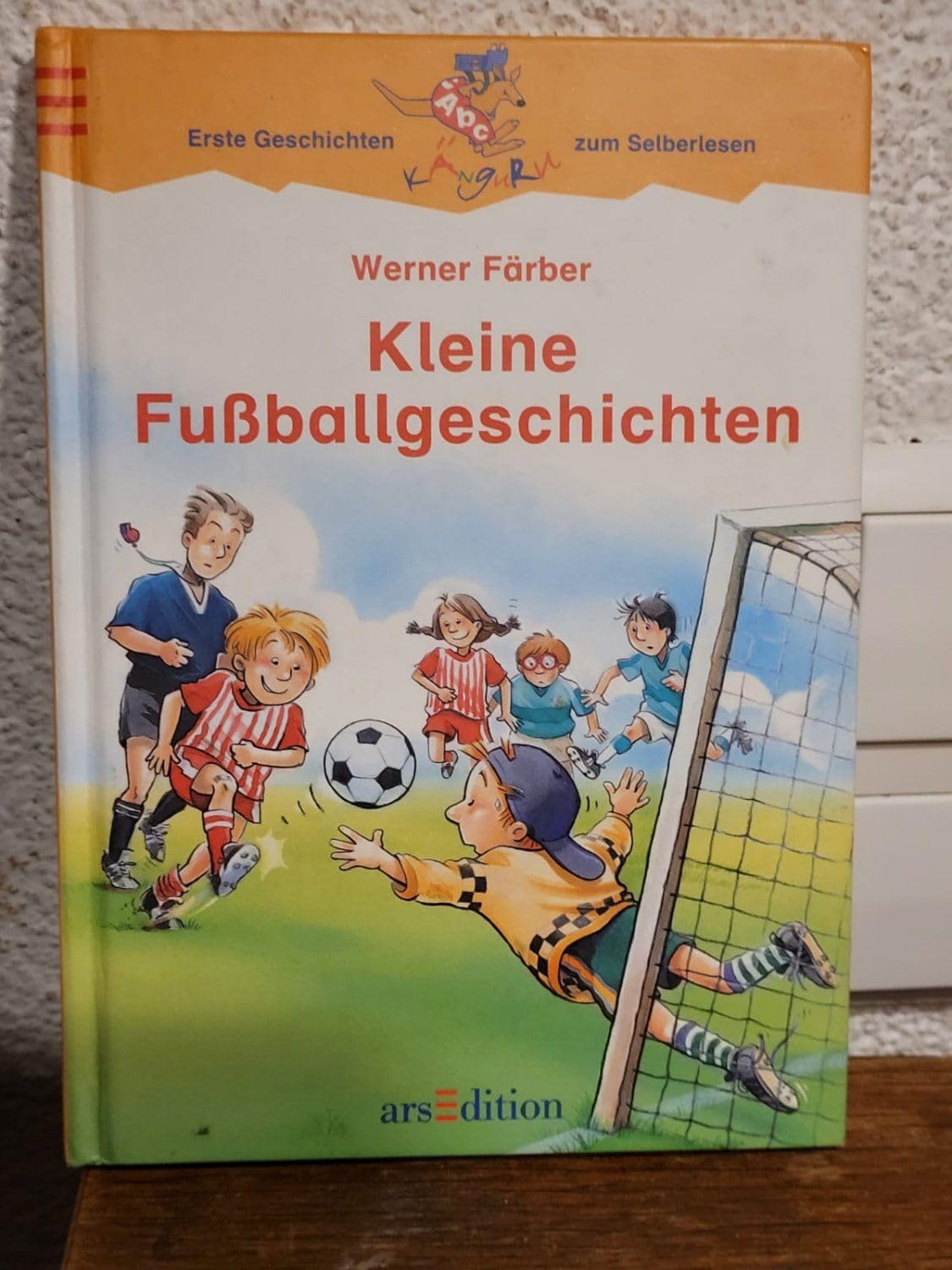 Kleine Fussballgeschichten (Känguru - Erste Geschichten zum Selberlesen / Ab 7 Jahre) Novels & Short Stories