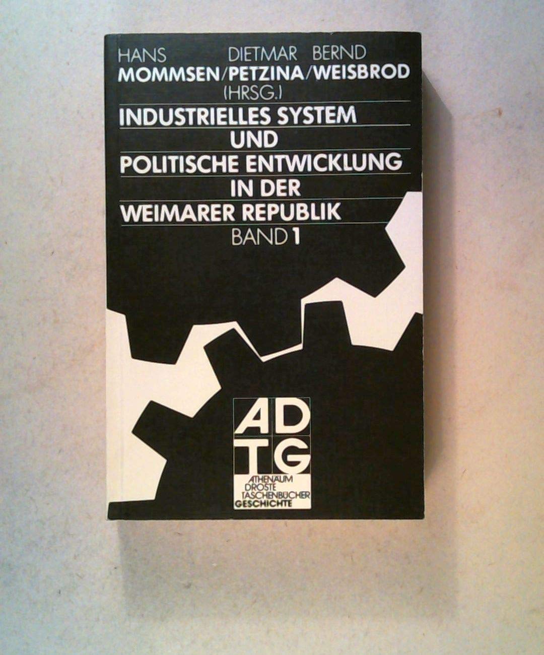INDUSTRIELLES SYSTEM UND POLITISCHE ENTWICKLUNG IN DER WEIMARER REPUBLIK - BAND 1 & 2 Books