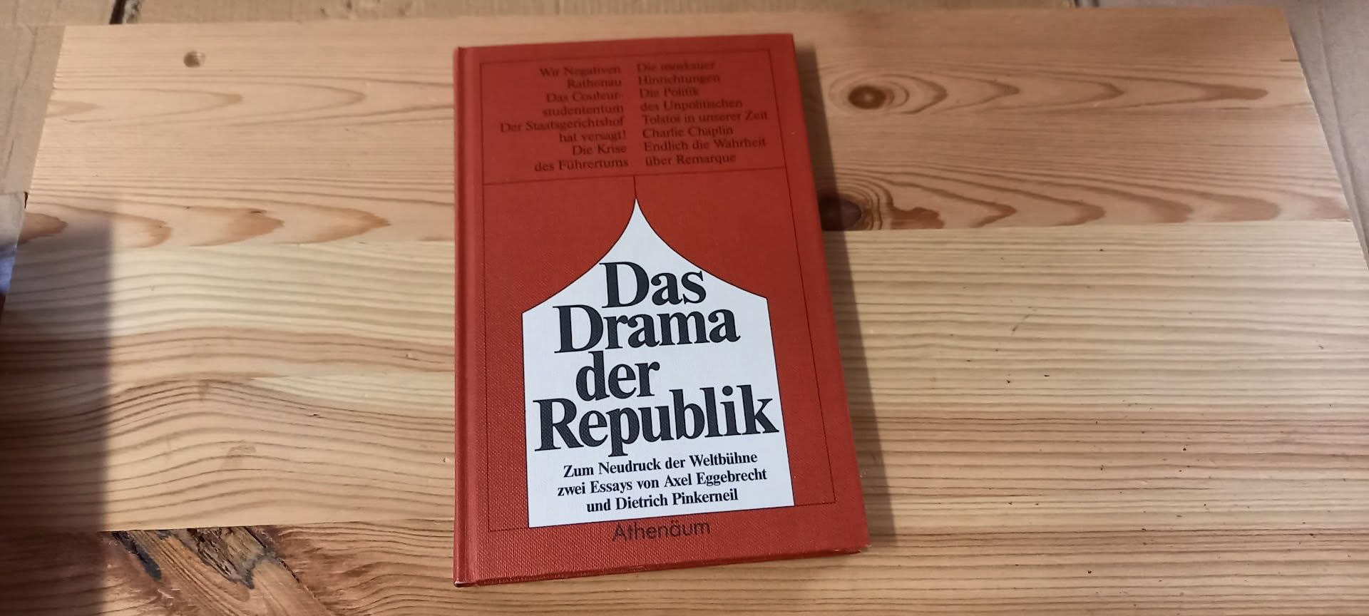 Das Drama der Republik. Zum Neudruck der Weltbühne zwei Essays Books