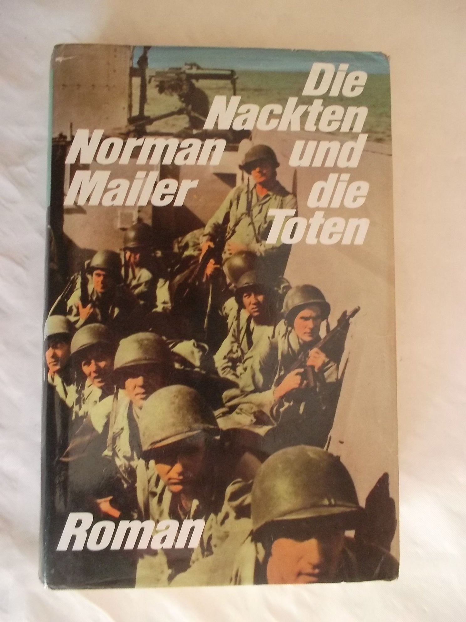 Die Nackten und die Toten Politics & History