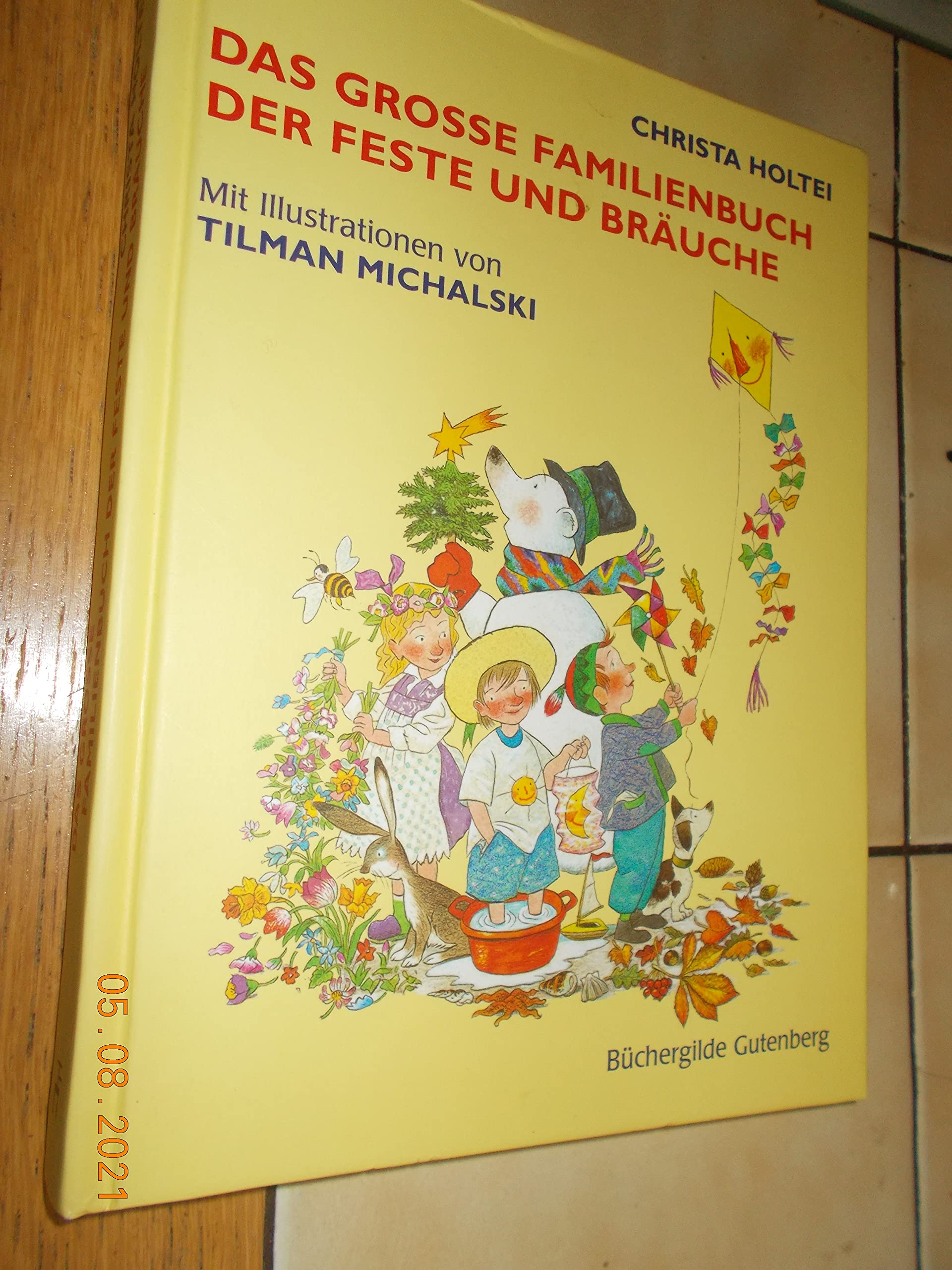 Das große Familienbuch der Feste und Bräuche. Books