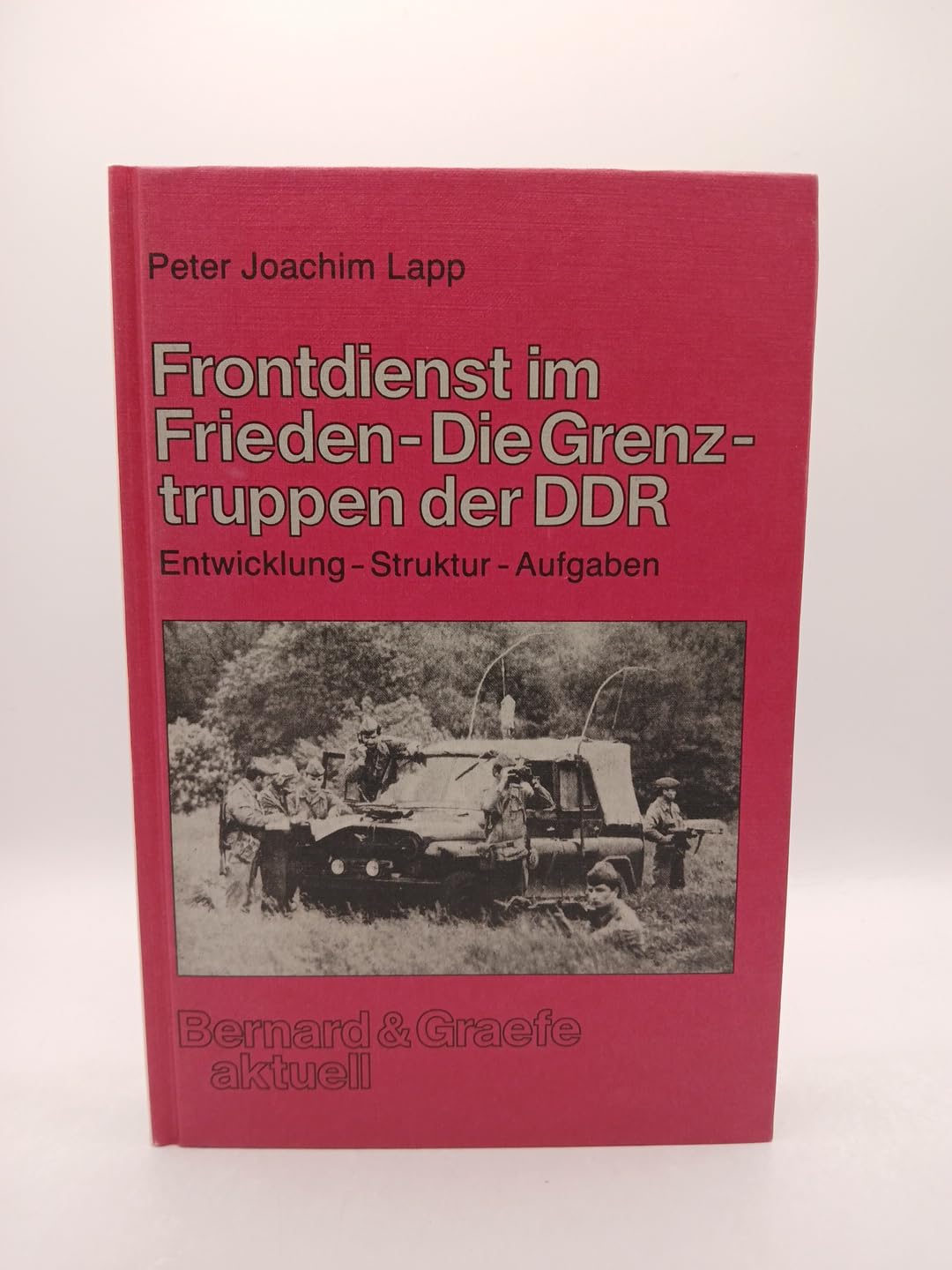Die Grenztruppen der DDR. Frontdienst im Frieden - Lapp, Peter J. book