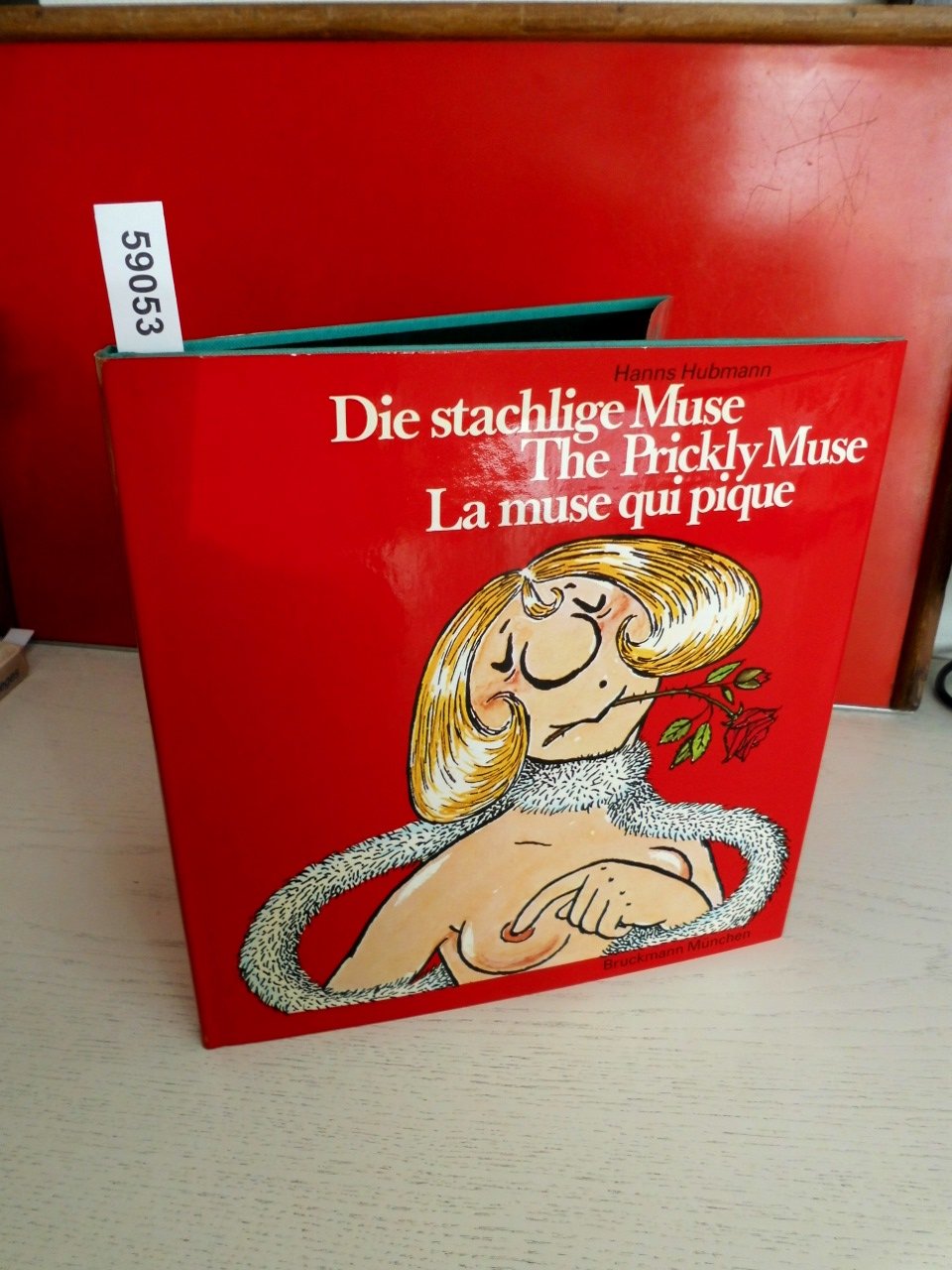 Die stachlige Muse. The prickly muse. La muse qui pique. 30 Karikaturisten vorgestellt von Hanns Hubmann. Deutsch, englisch, französisch. Books