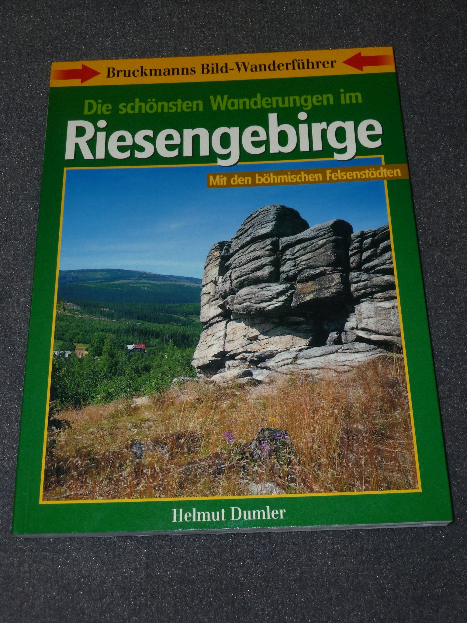 Die schönsten Wanderungen im Riesengebirge. Mit böhmischen Felsenstädten: Mit den böhmischen Felsstädten (Bruckmanns Bild-Wanderführer) Books
