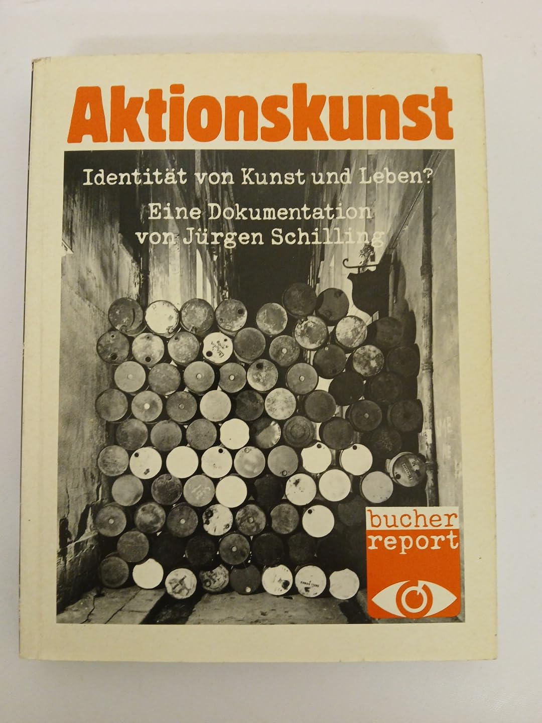 Aktionskunst. Identität von Kunst und Leben? Eine Dokumentation (Bucher report, Band 2) Professional & Reference Books