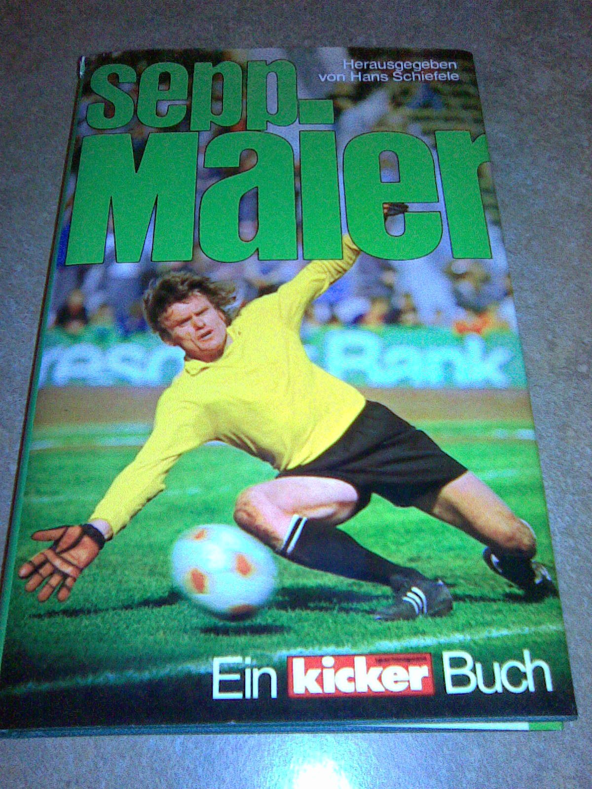 Fussballer des Jahres 1975 Travel